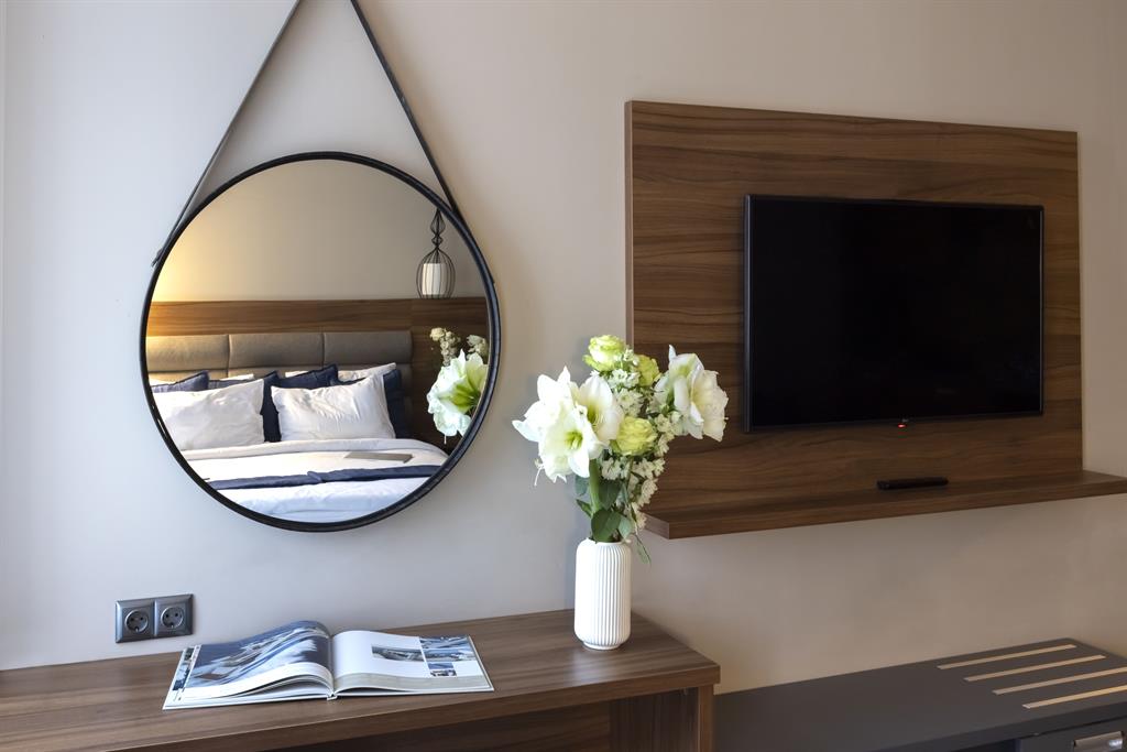 Studio King Size Bed