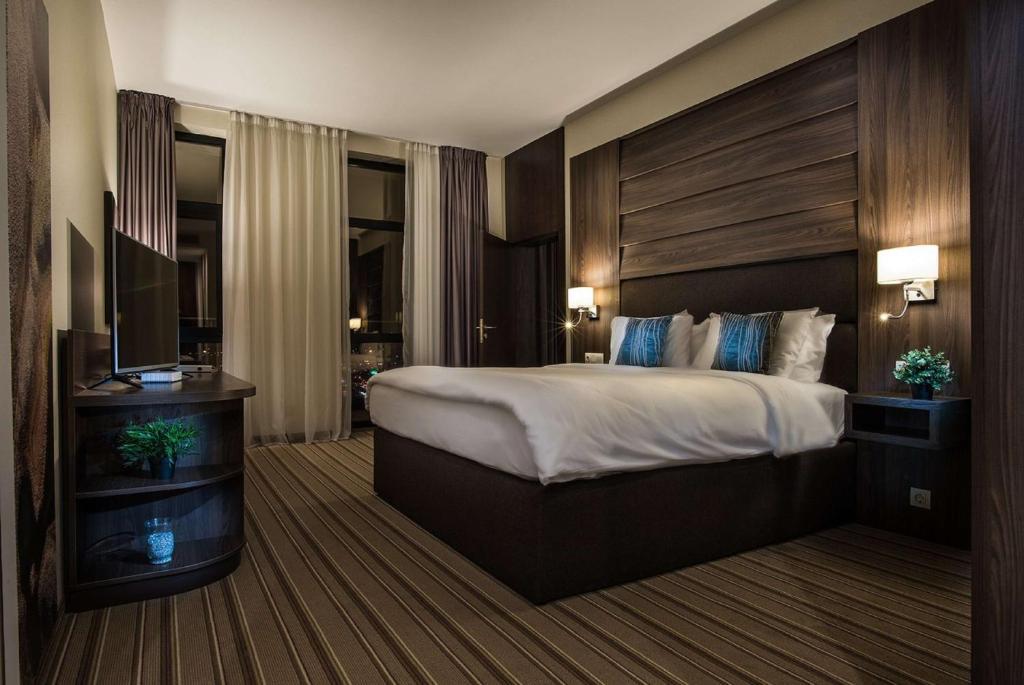 Suite Business King Bed