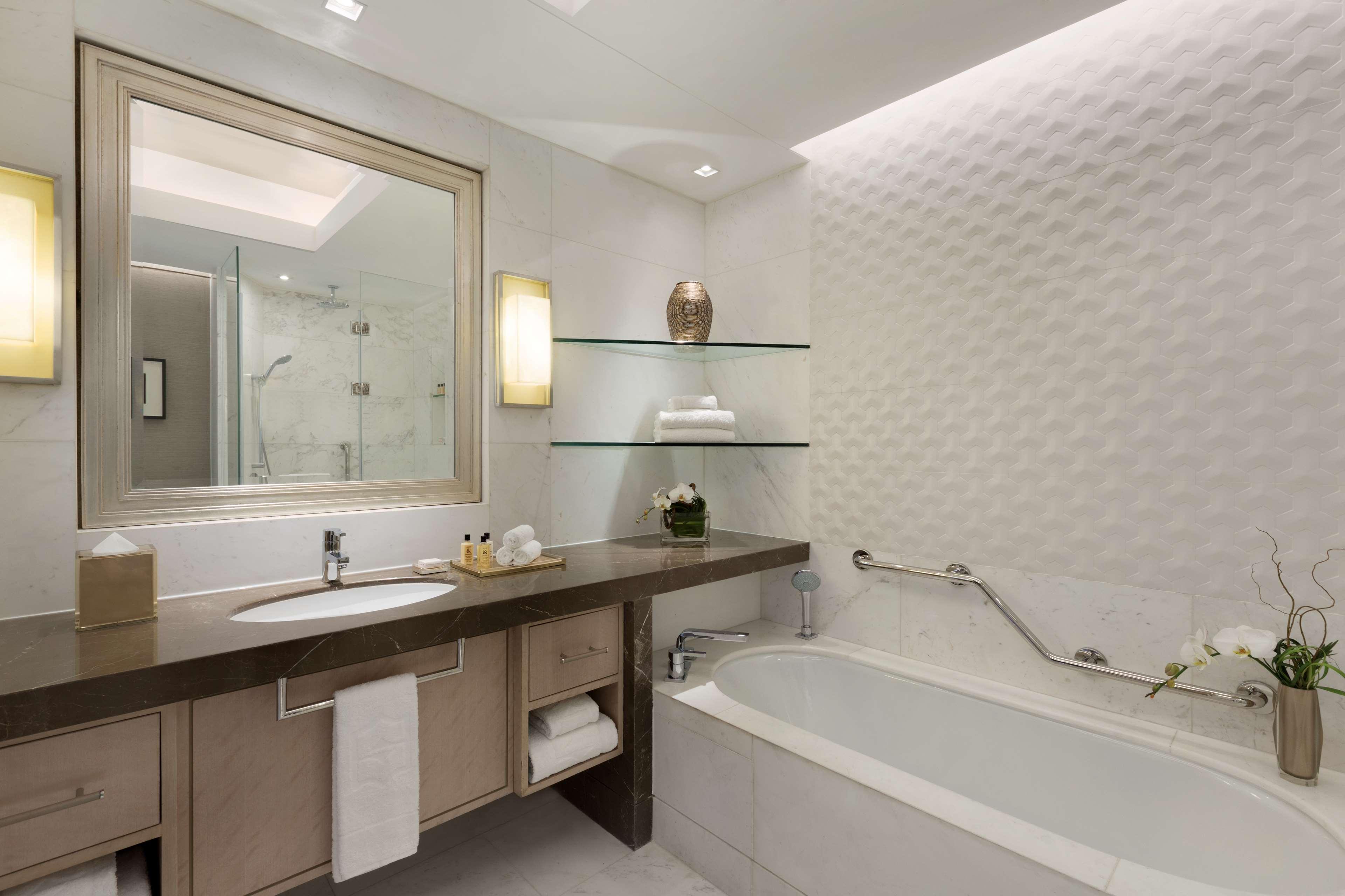 Room Deluxe King Bed