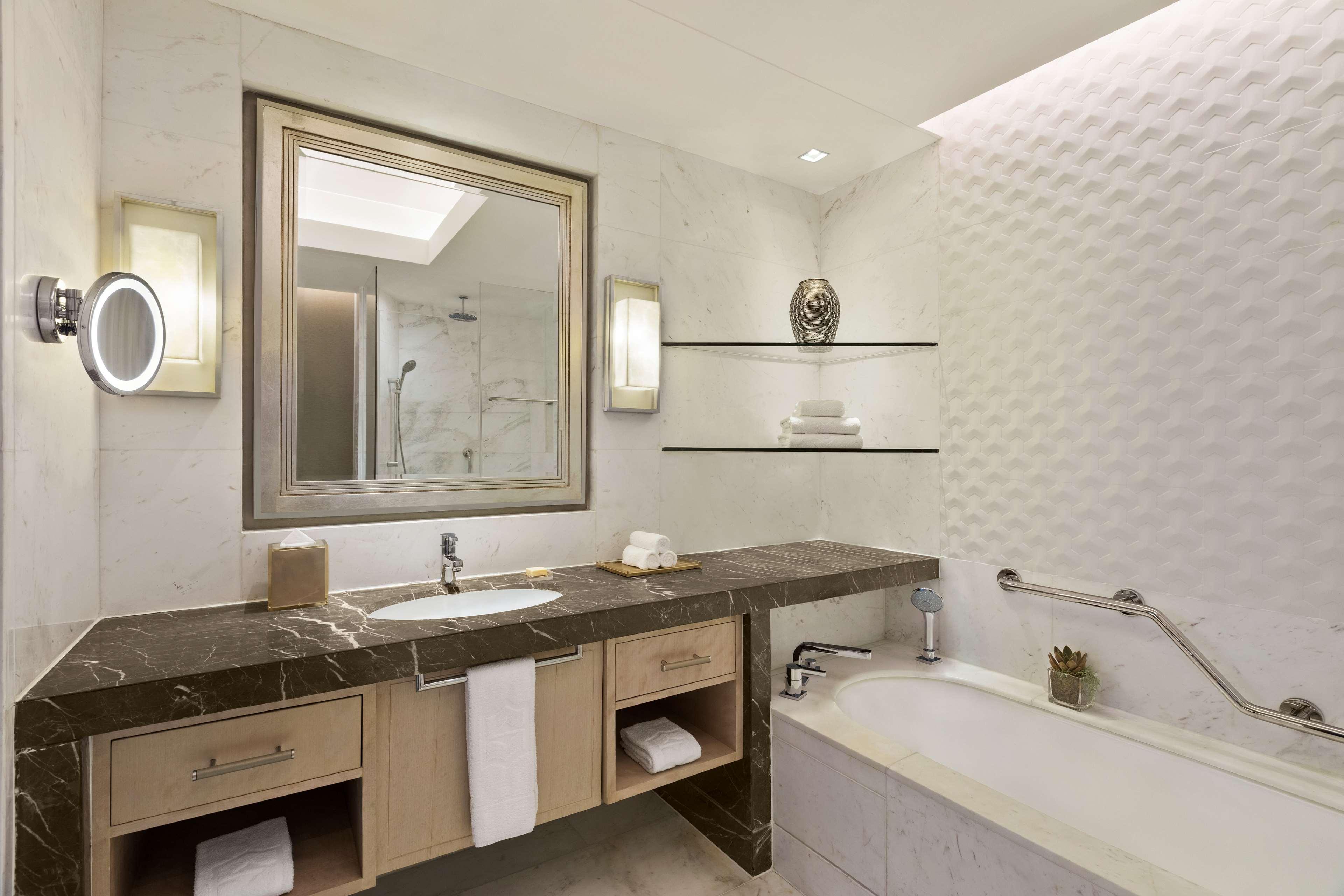 Suite Executive King Bed