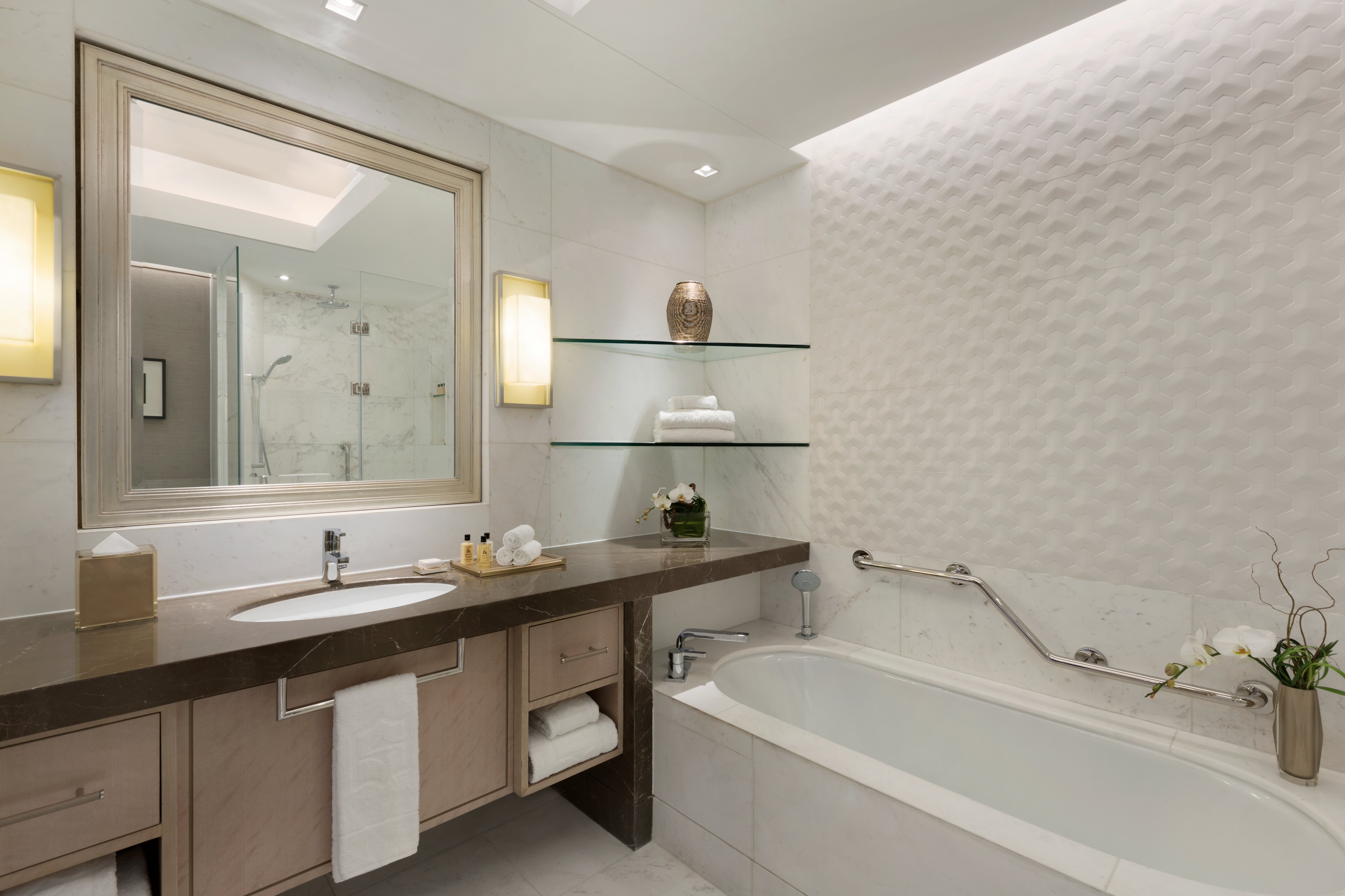 Double Deluxe King Bed