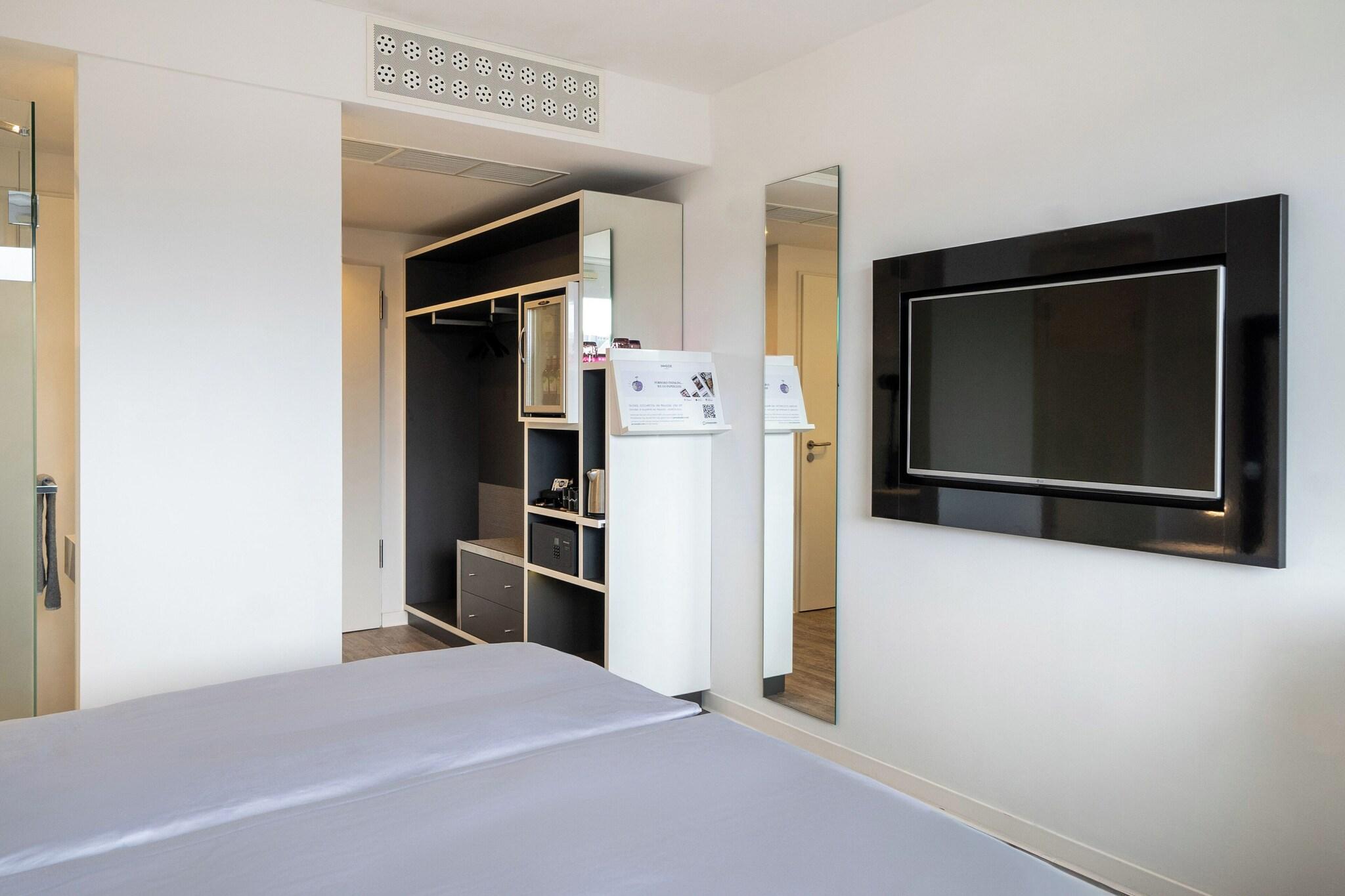 Double King Size Bed