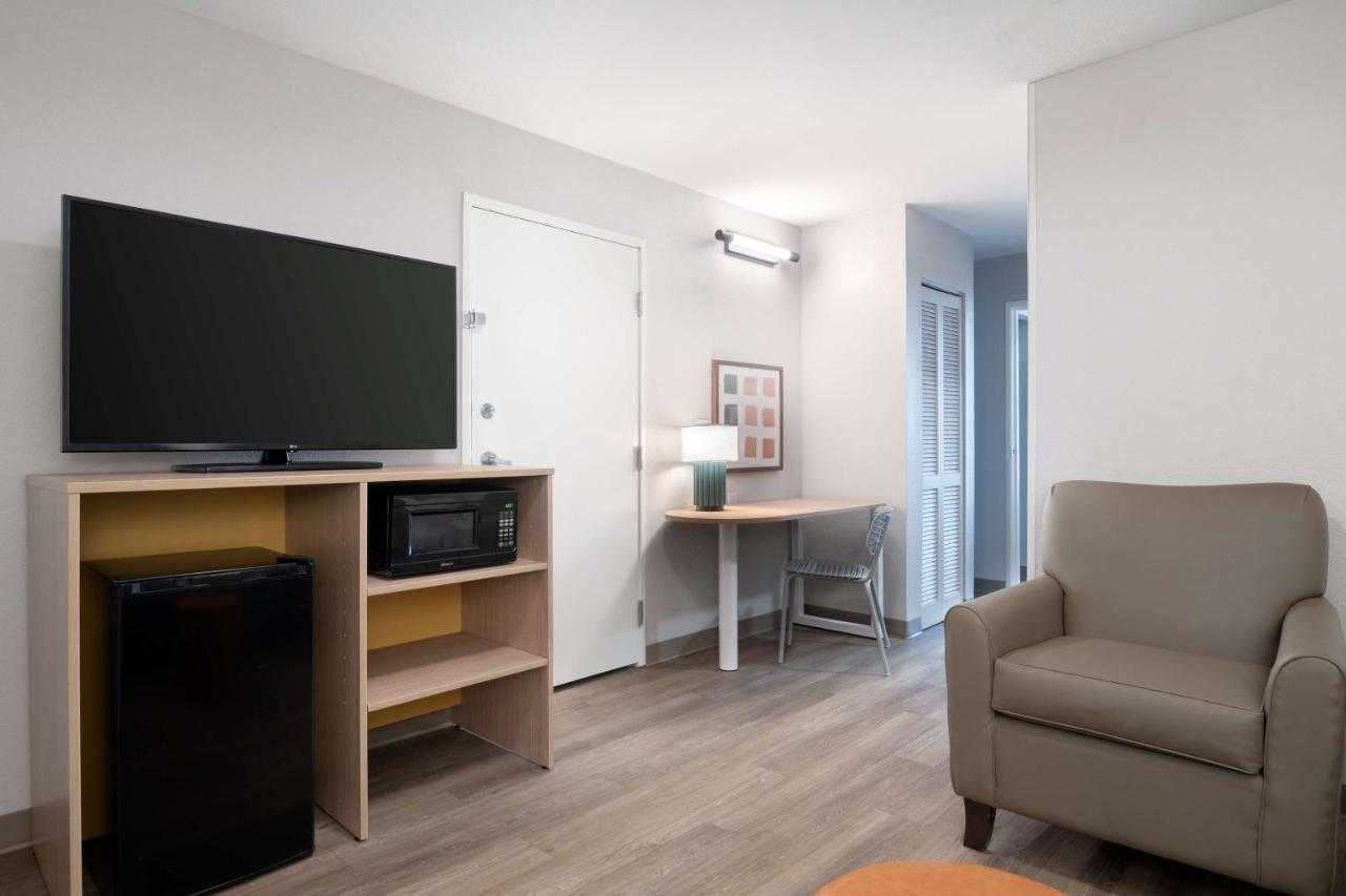 Junior Suite Accessible King Size Bed