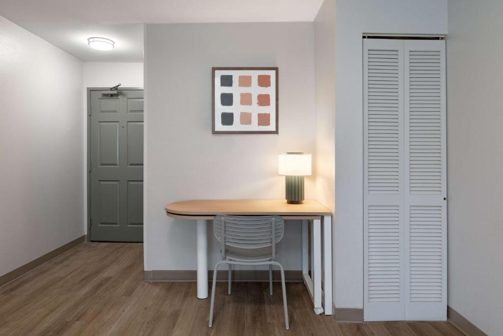 Studio Two Queen Beds