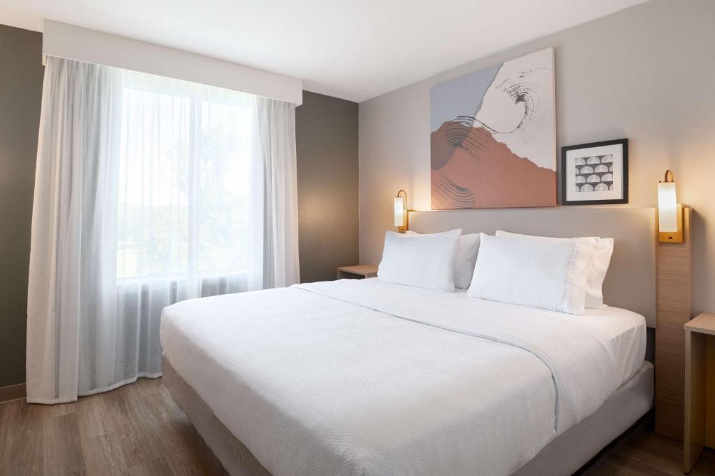 Studio King Size Bed