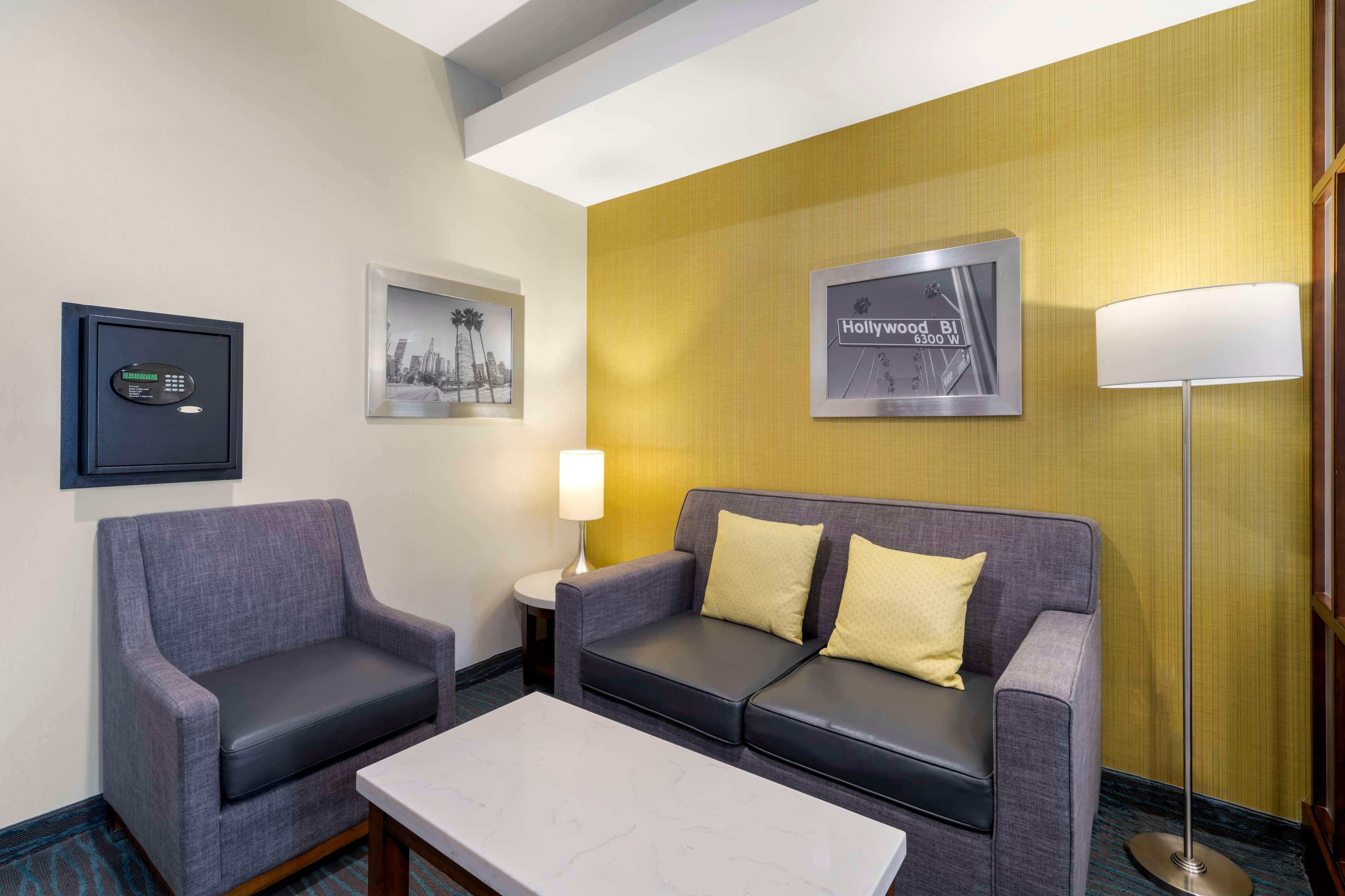 Room King Bed Non Smoking