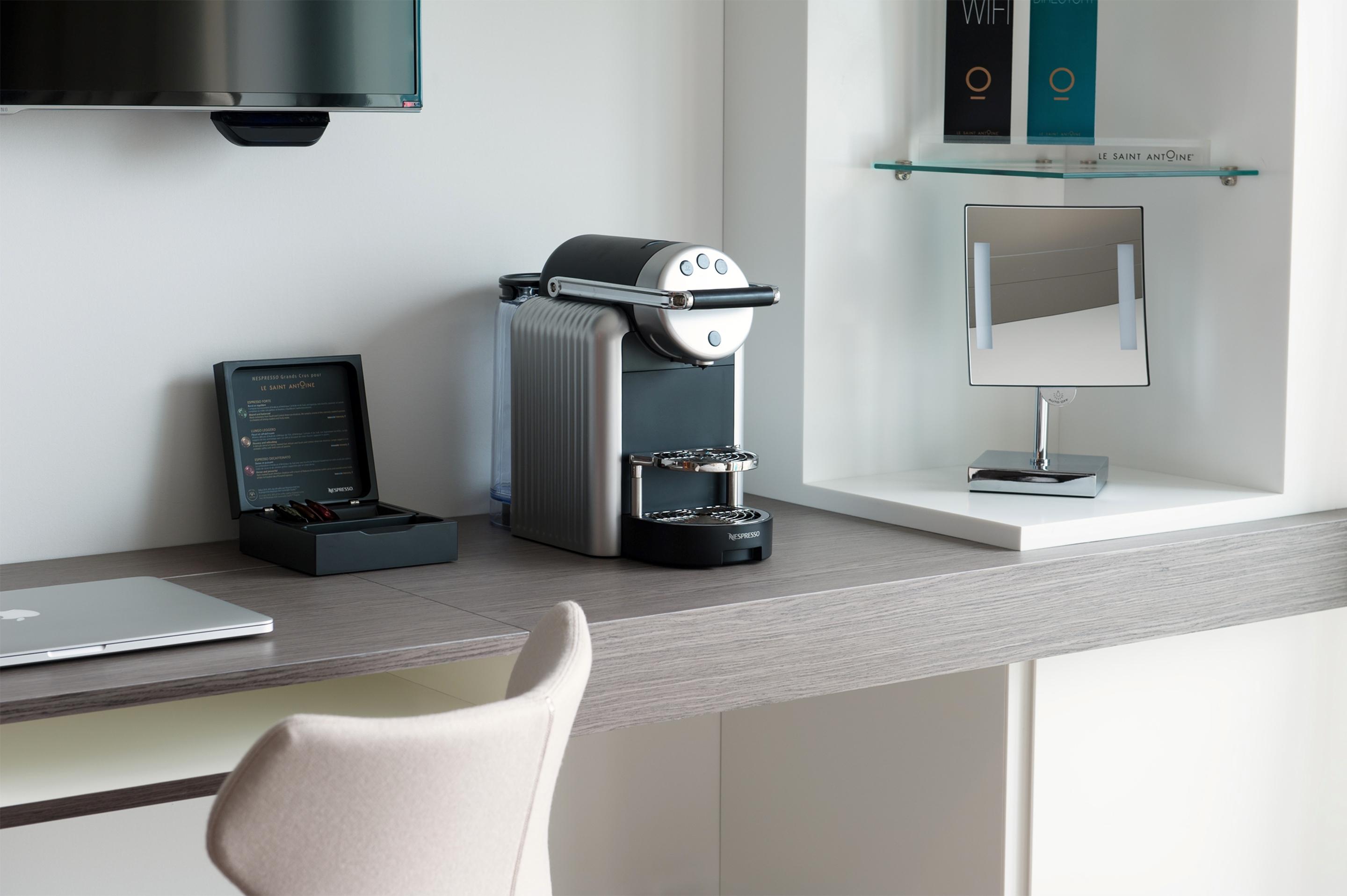 Double Executive Queen Bed