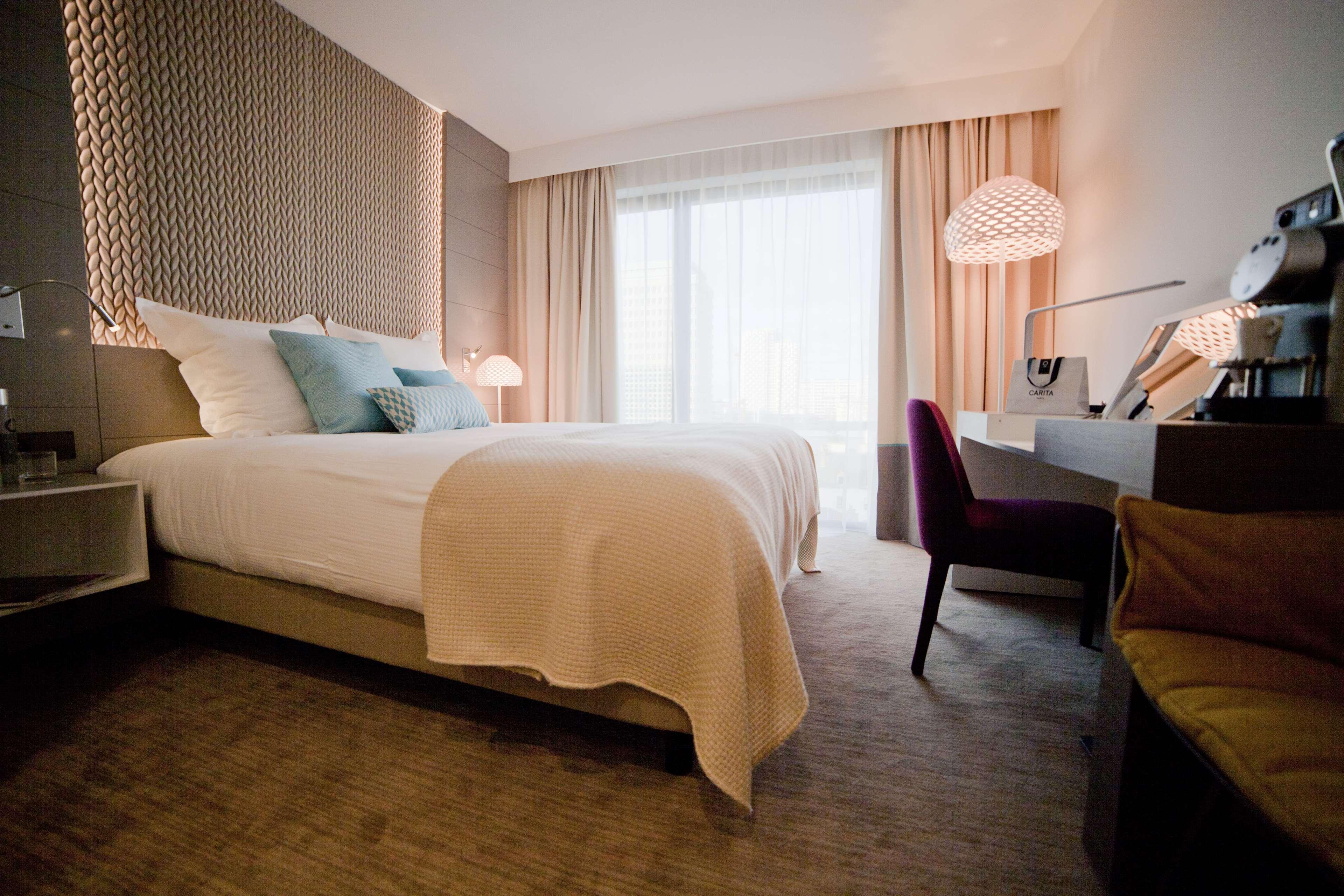 Double Executive Queen Bed