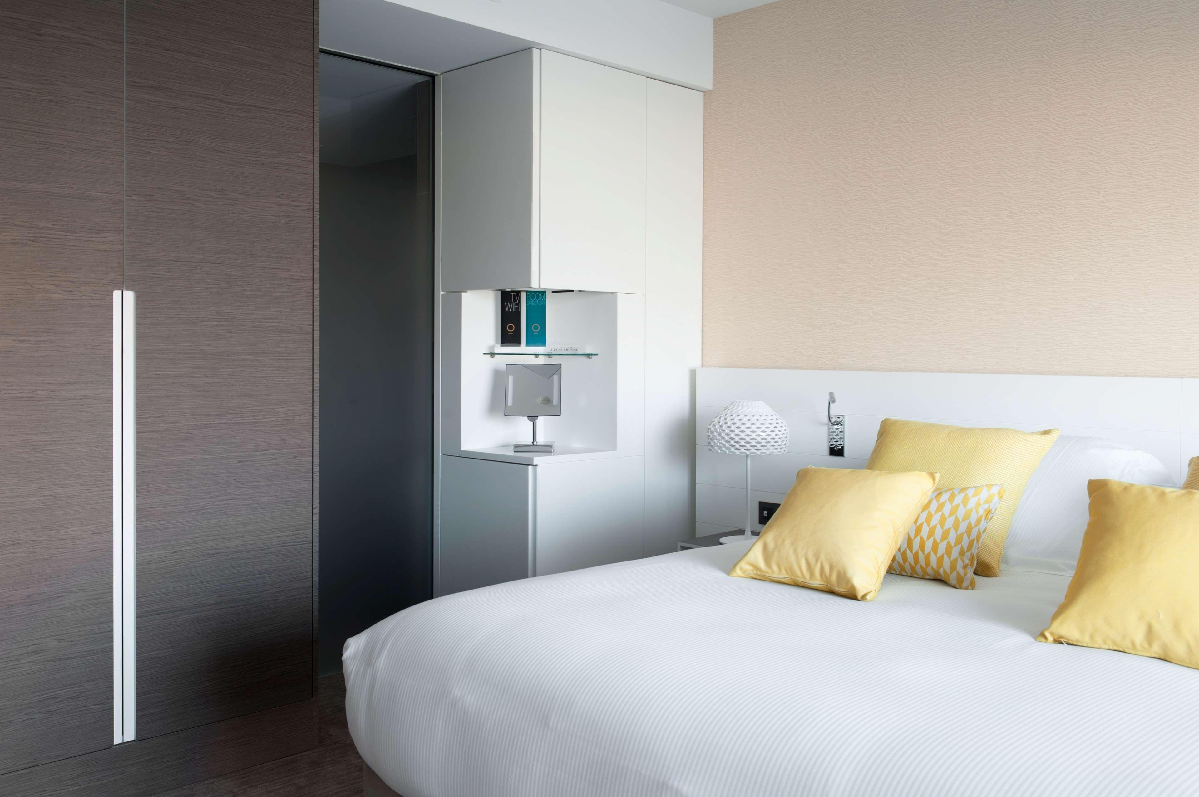 Double Deluxe Queen Bed