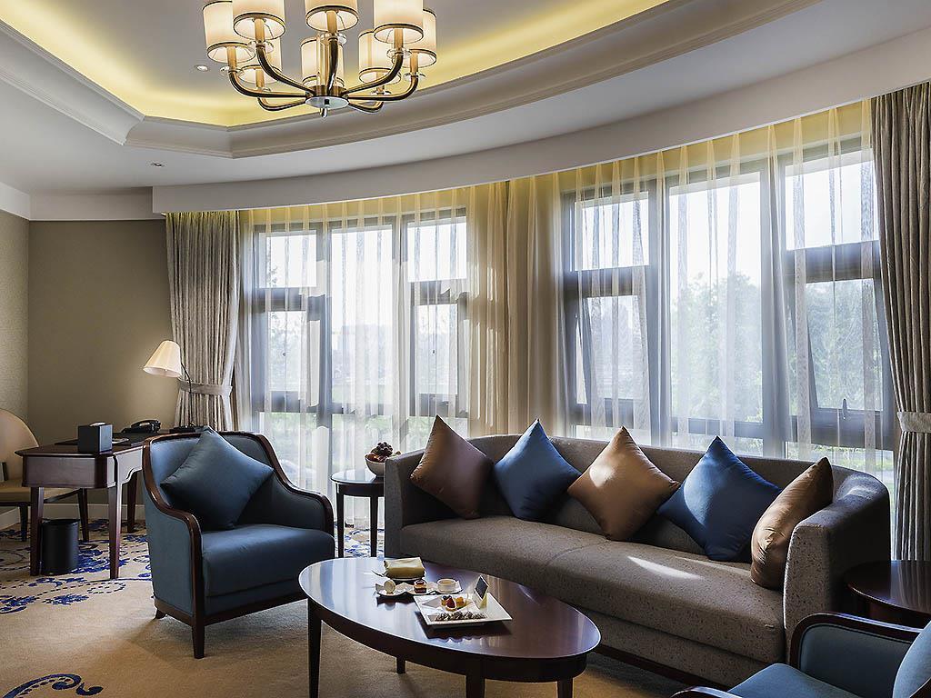 Suite Deluxe King Bed