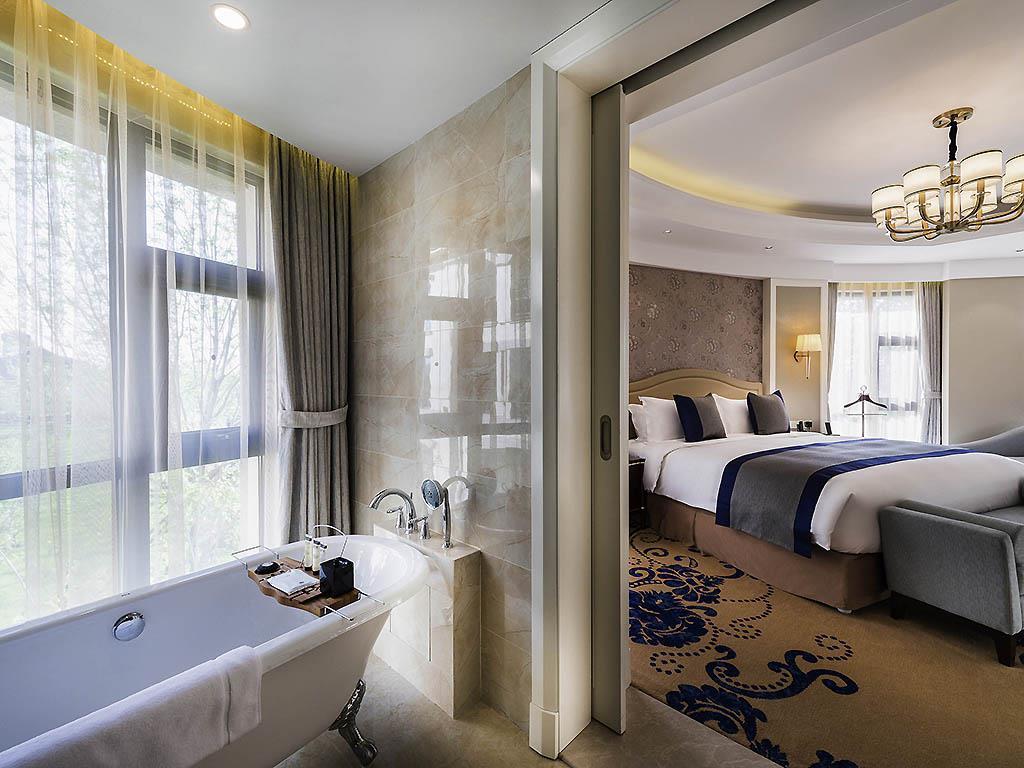 Suite Deluxe King Bed