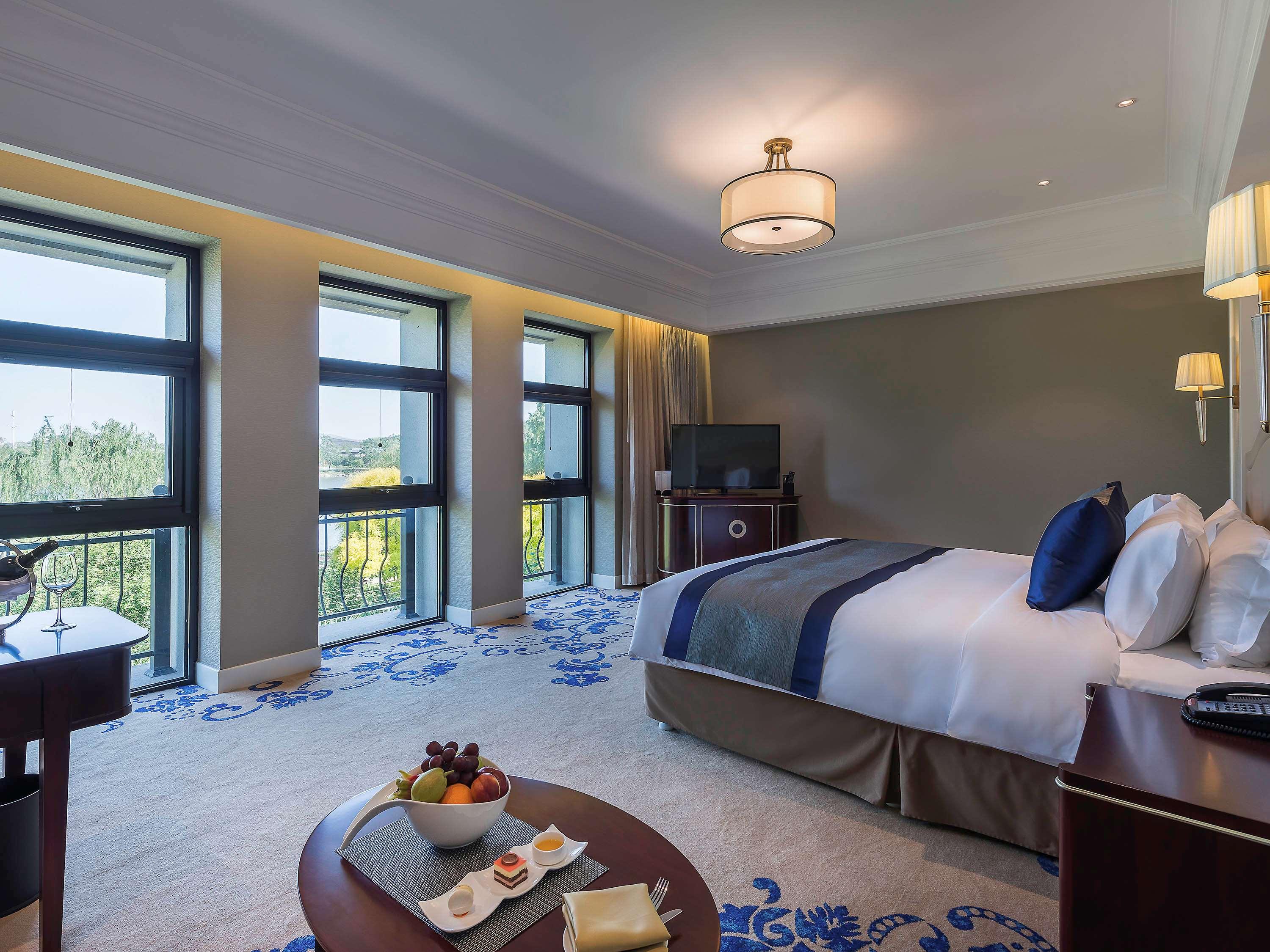 Double Deluxe King Bed