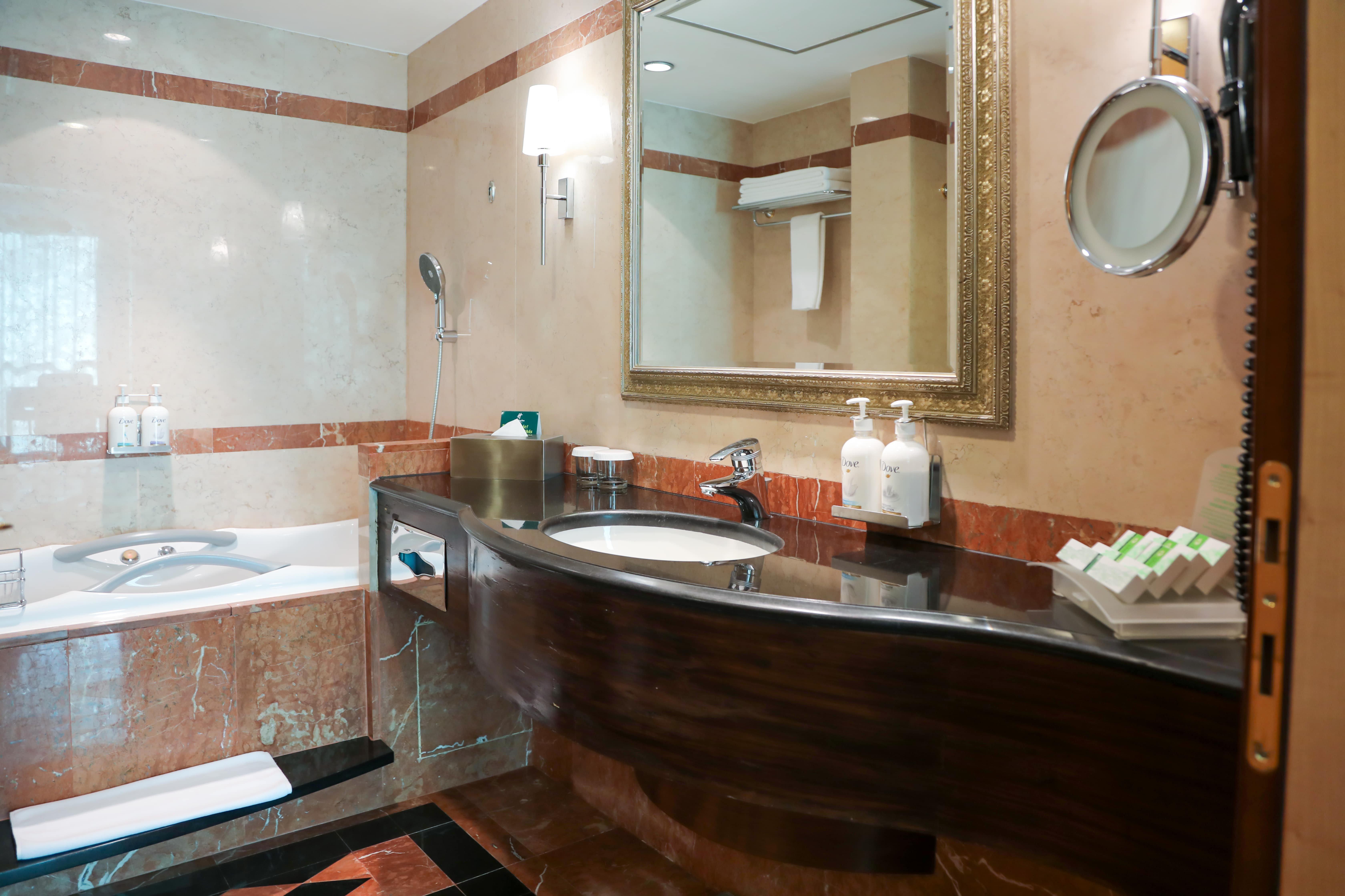 Suite with Kitchenette