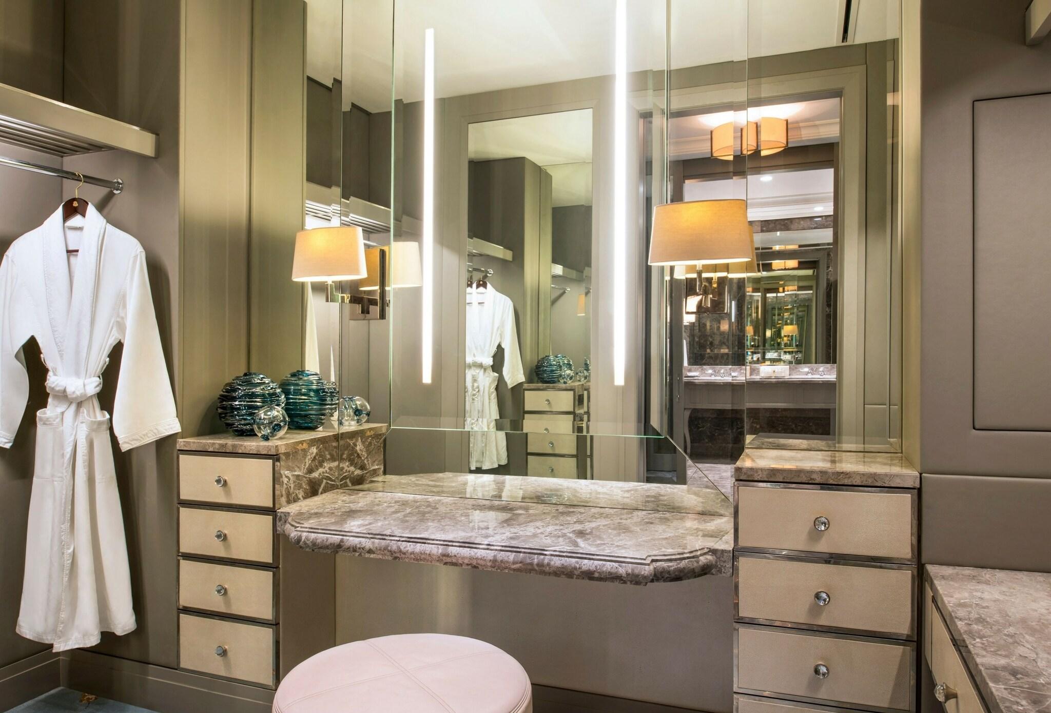 Quadruple City View Two Queen Beds