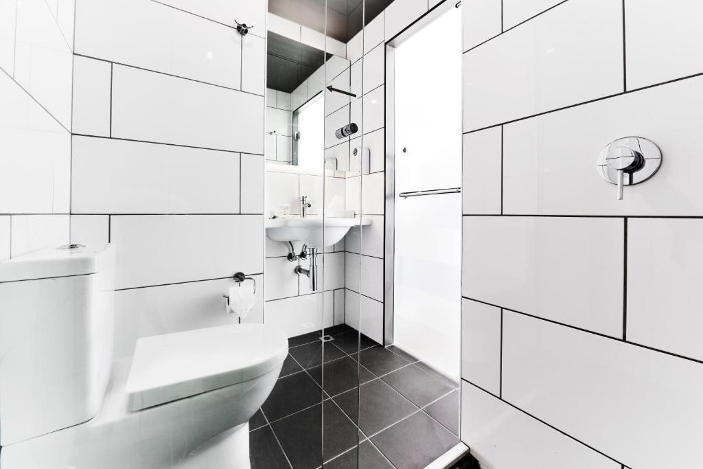 Double Deluxe Queen Bed