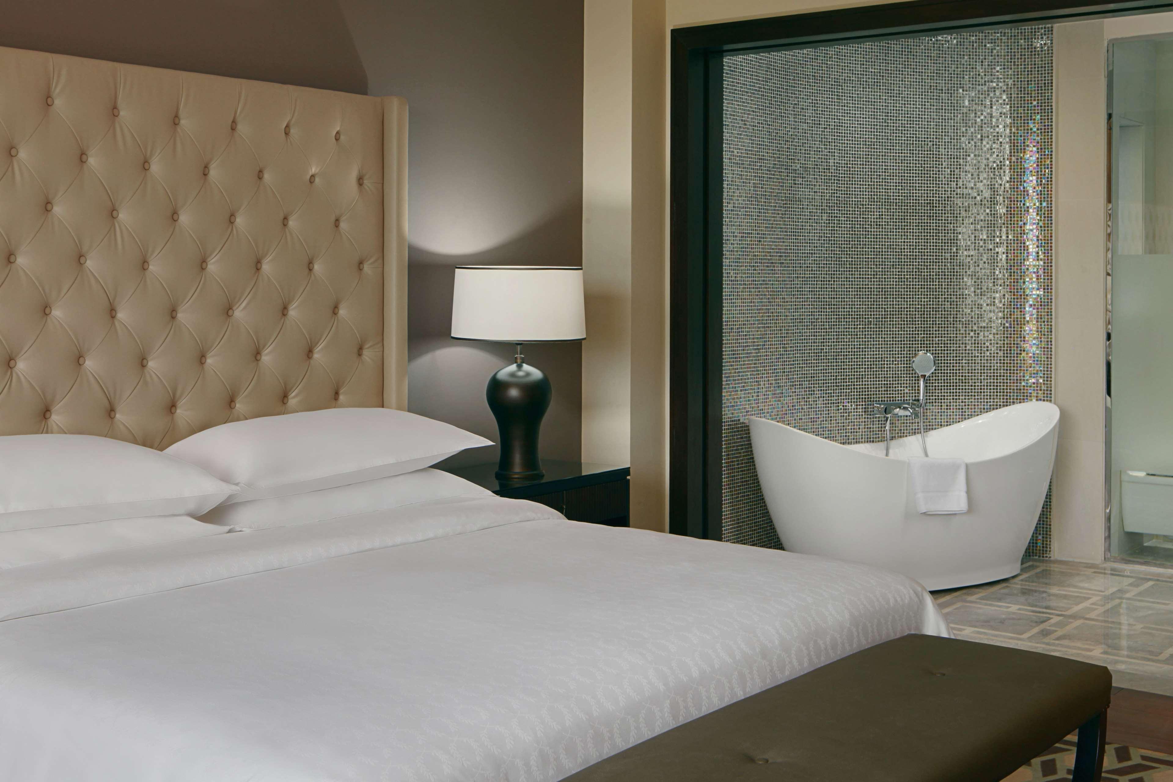 Suite King Bed One Bedroom 