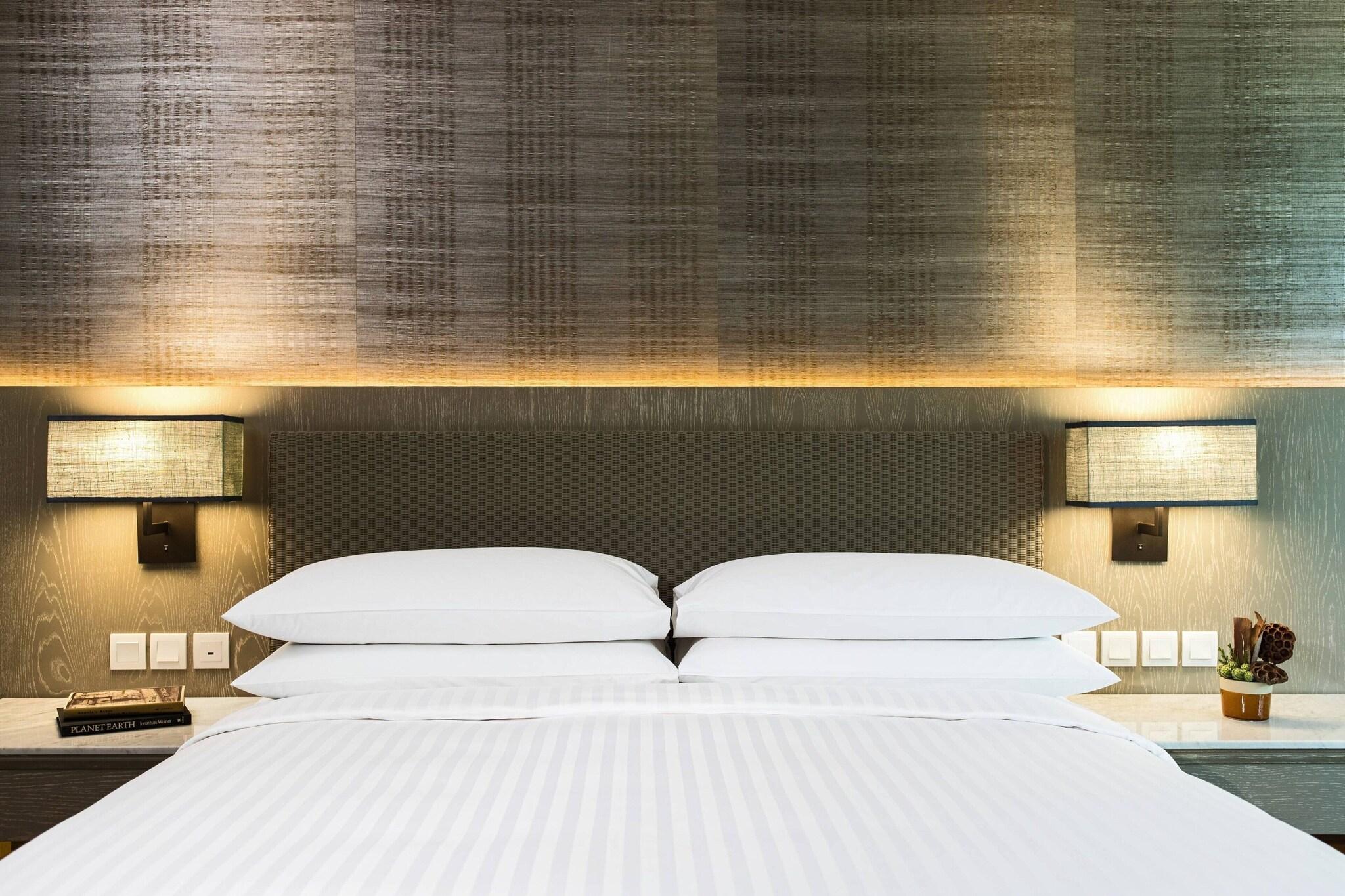 Double Garden View King Bed