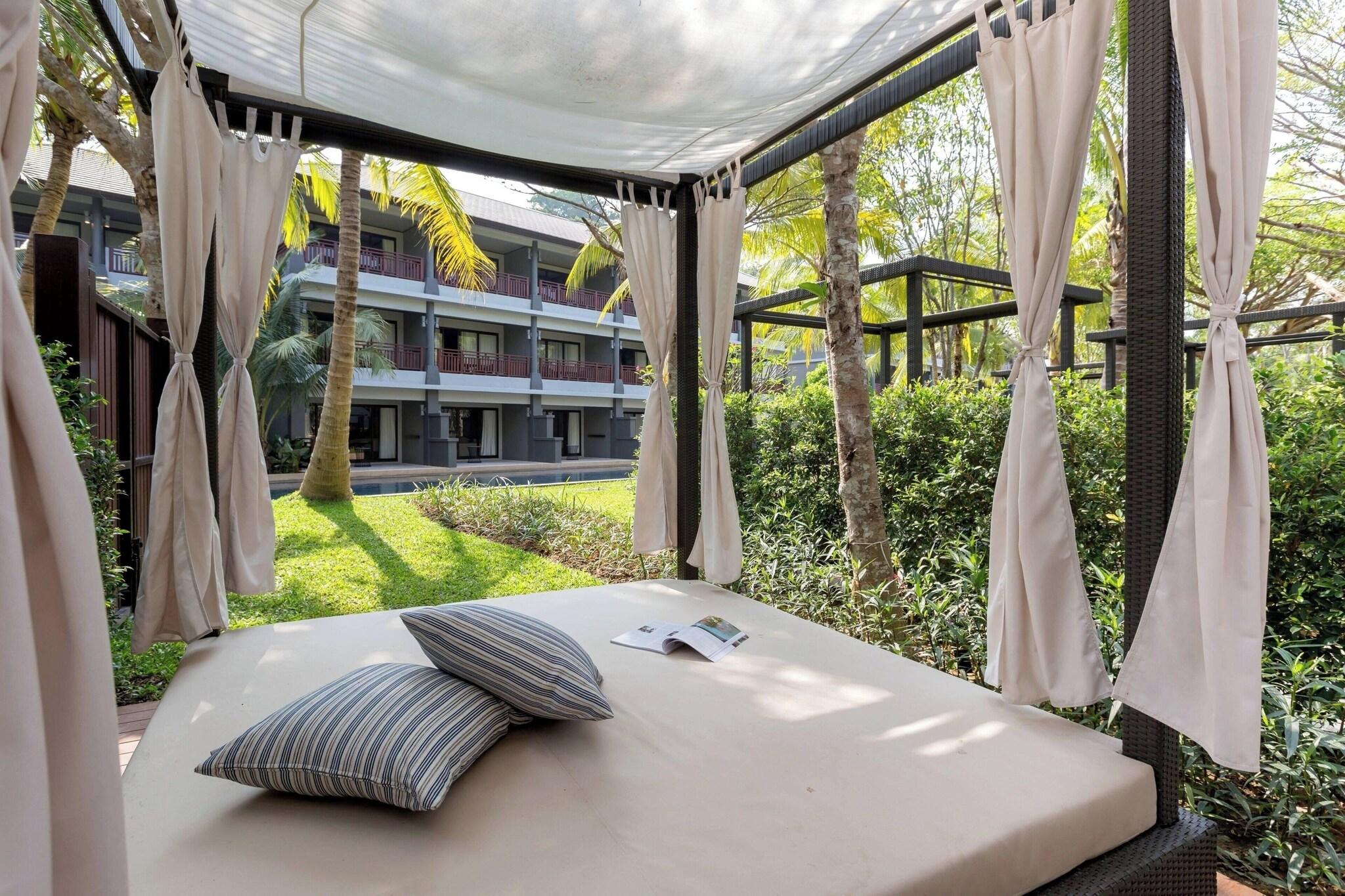 Double Garden View King Bed