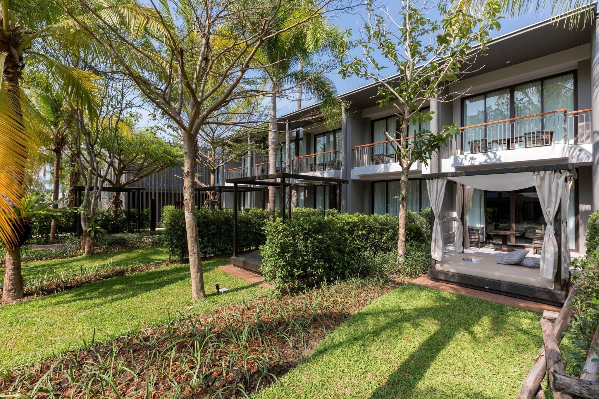 Double Garden View King Bed