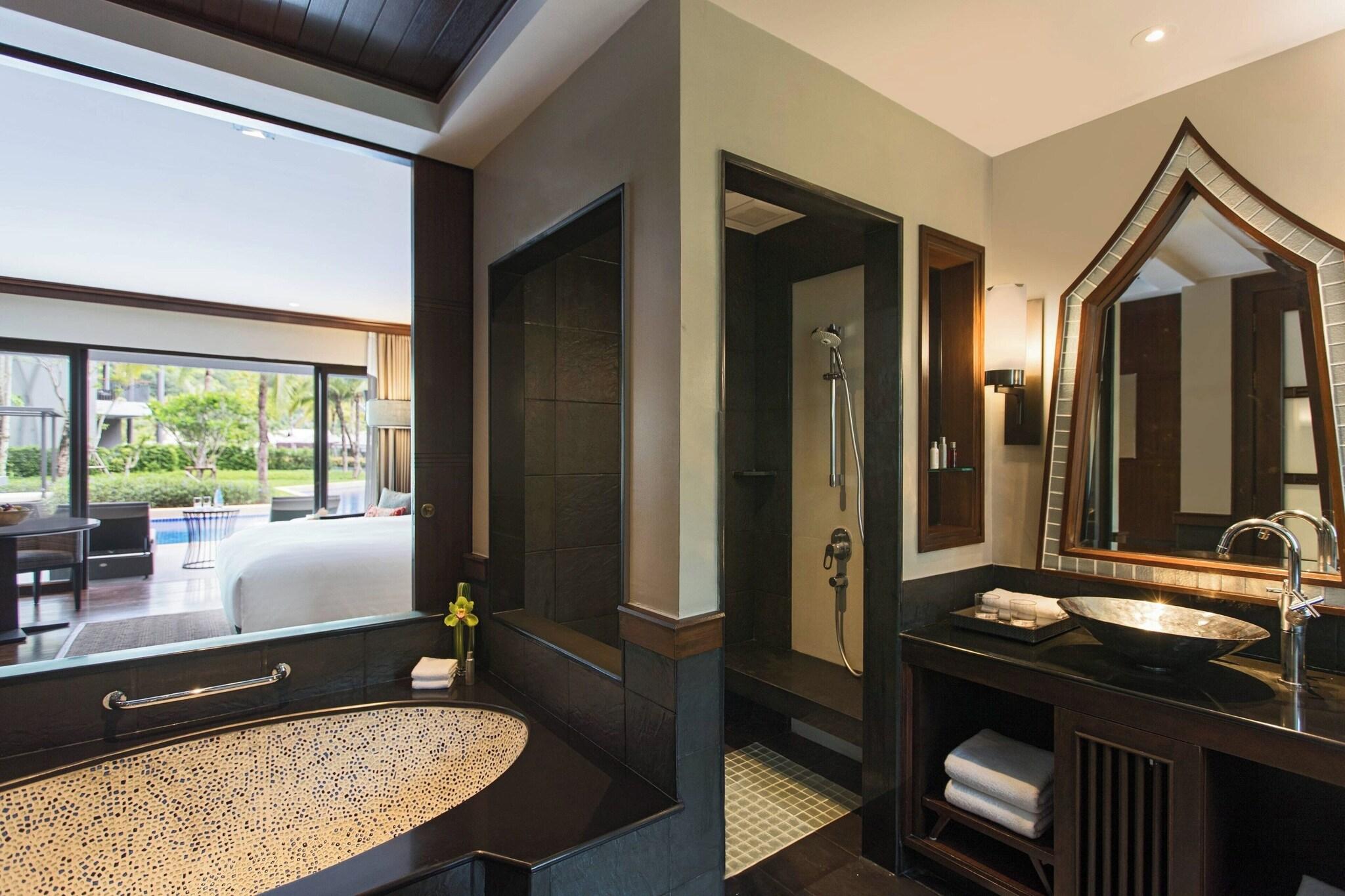 Double Pool View King Bed