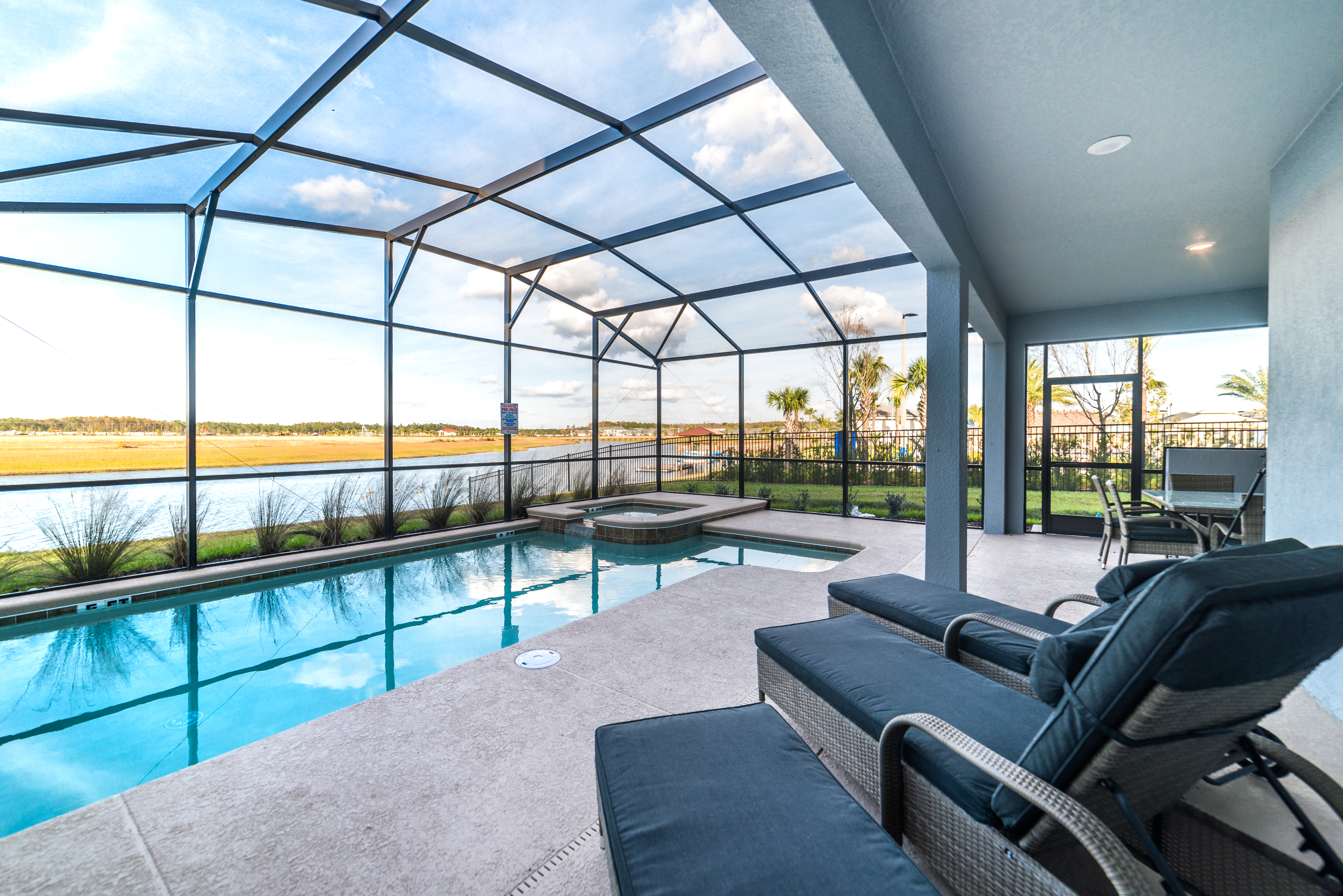 Home Six Bedrooms with Private Pool