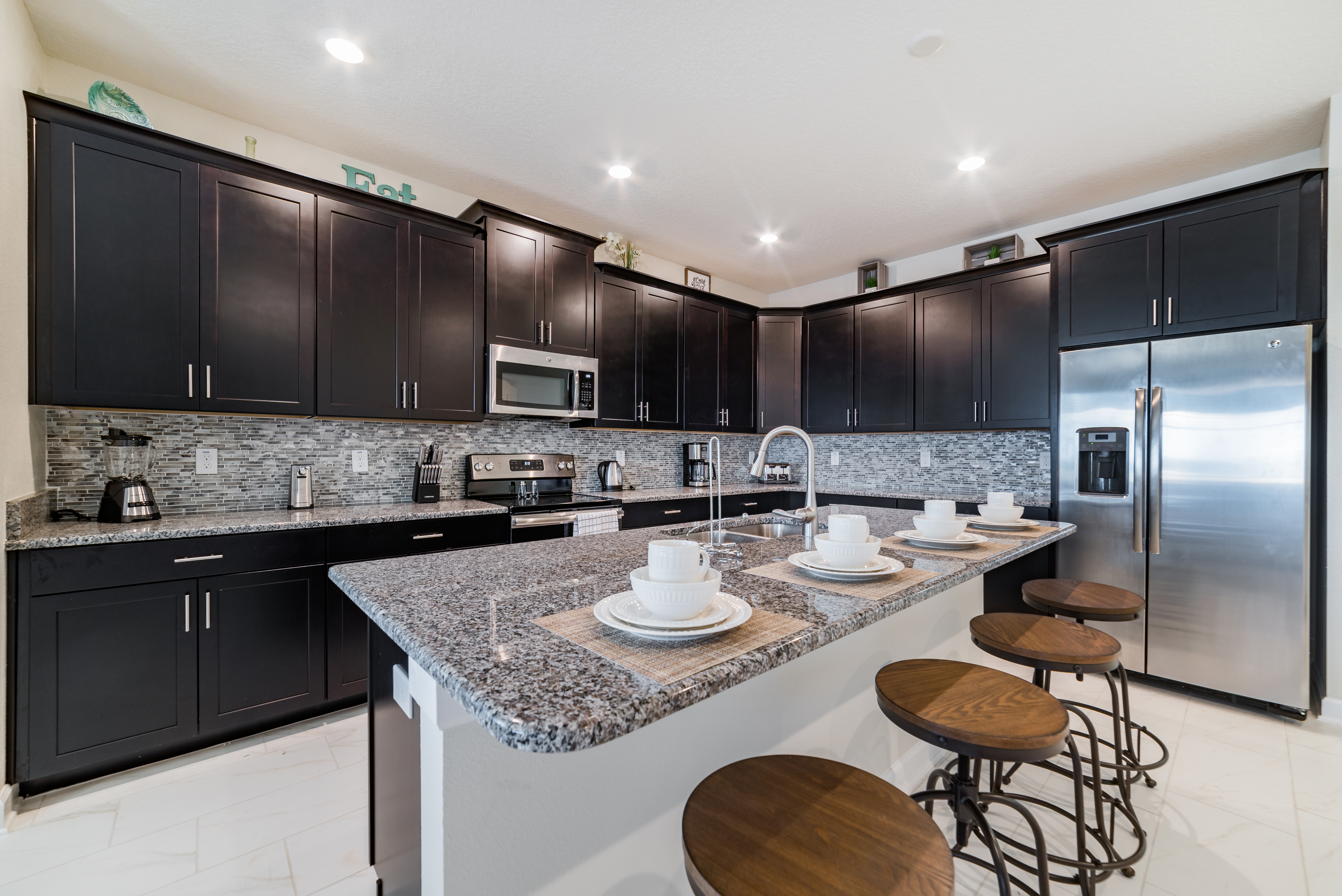 Home Six Bedrooms with Private Pool