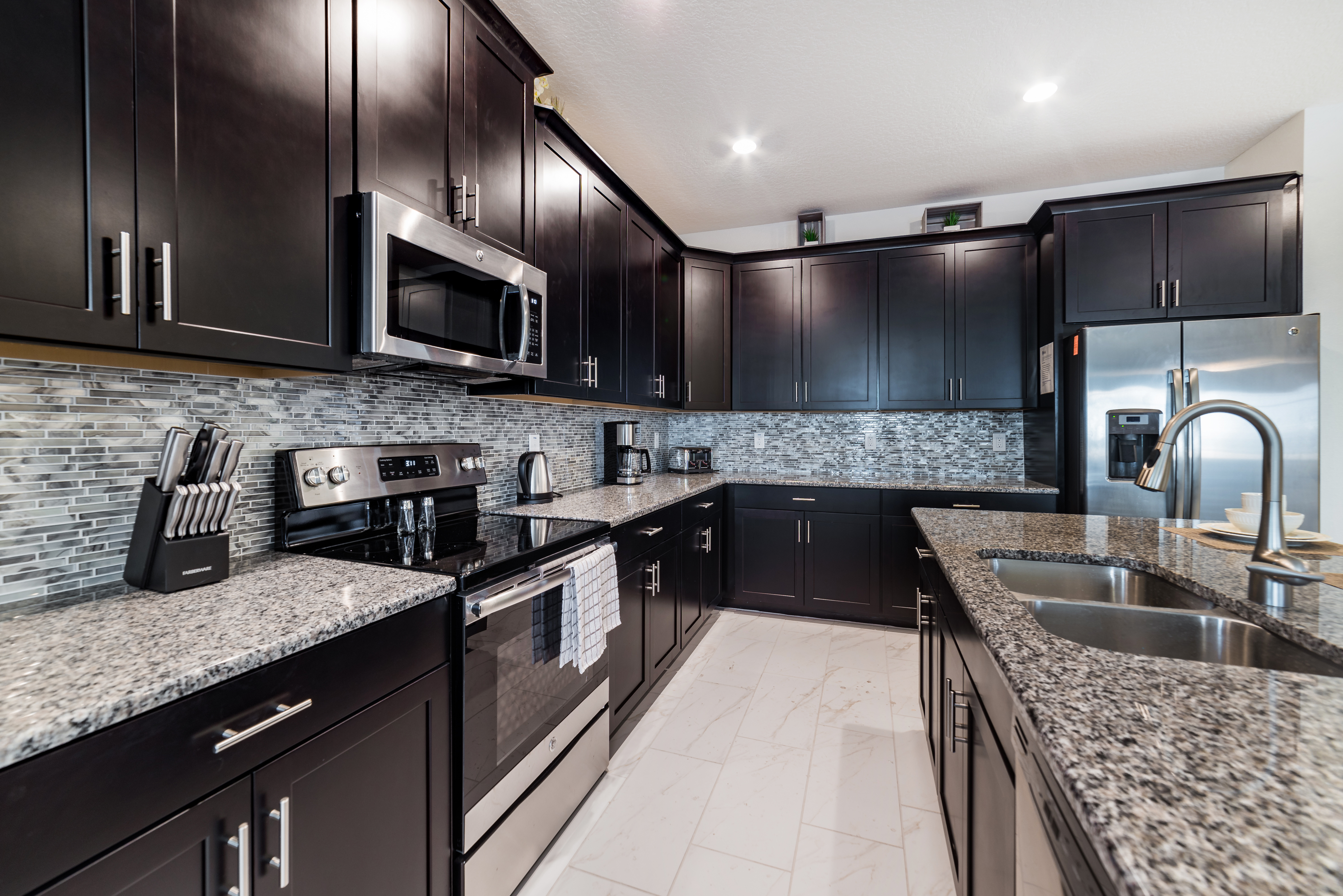 Home Six Bedrooms with Private Pool