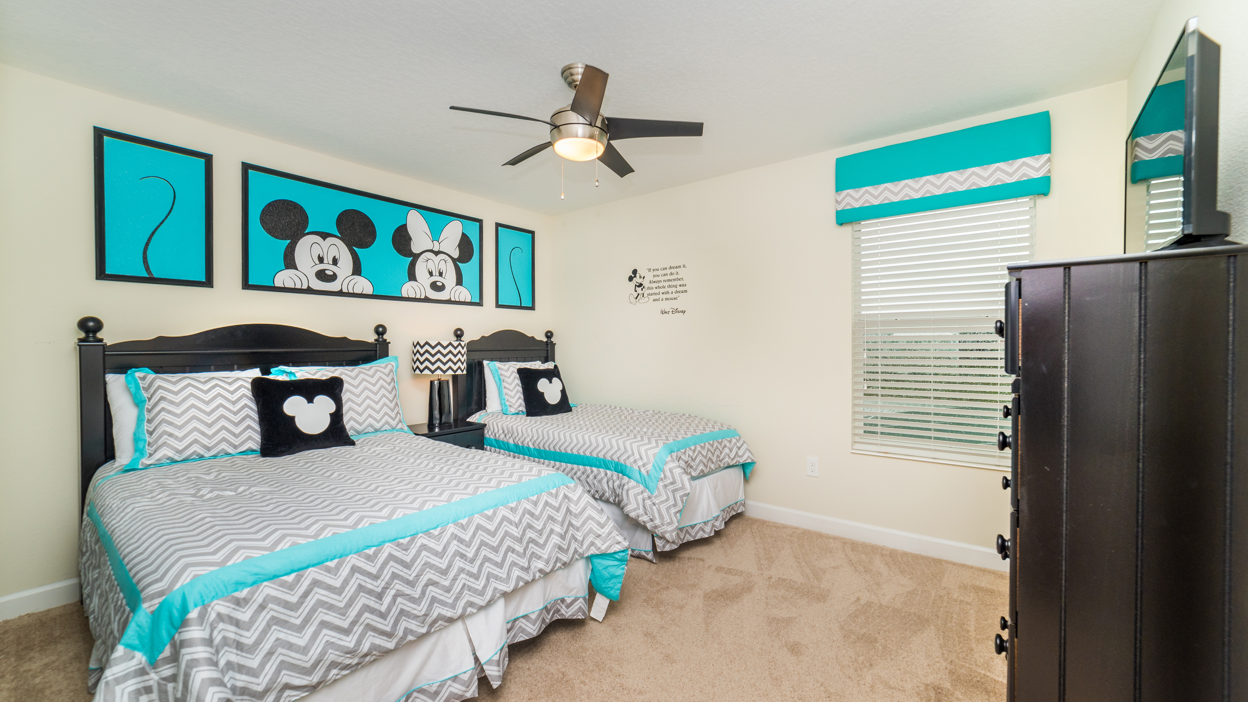 Home Six Bedrooms with Private Pool