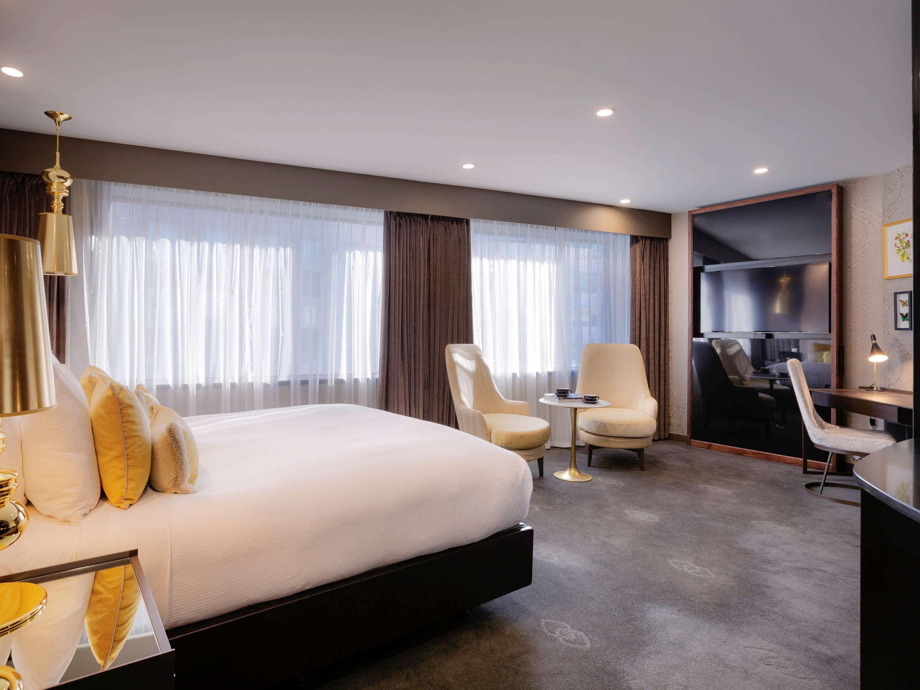 Double Club King Bed