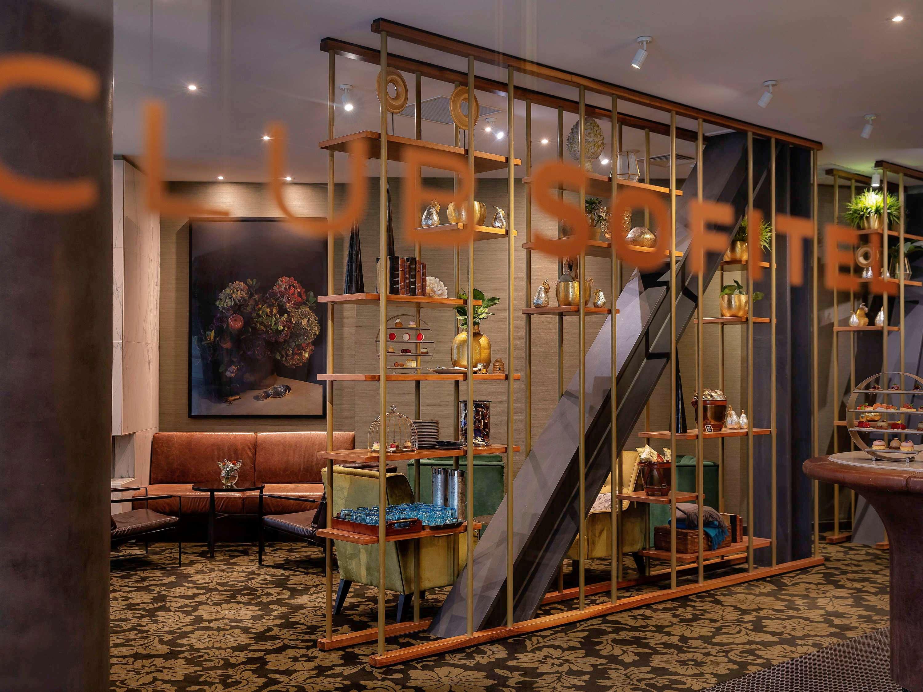 Double Club King Bed