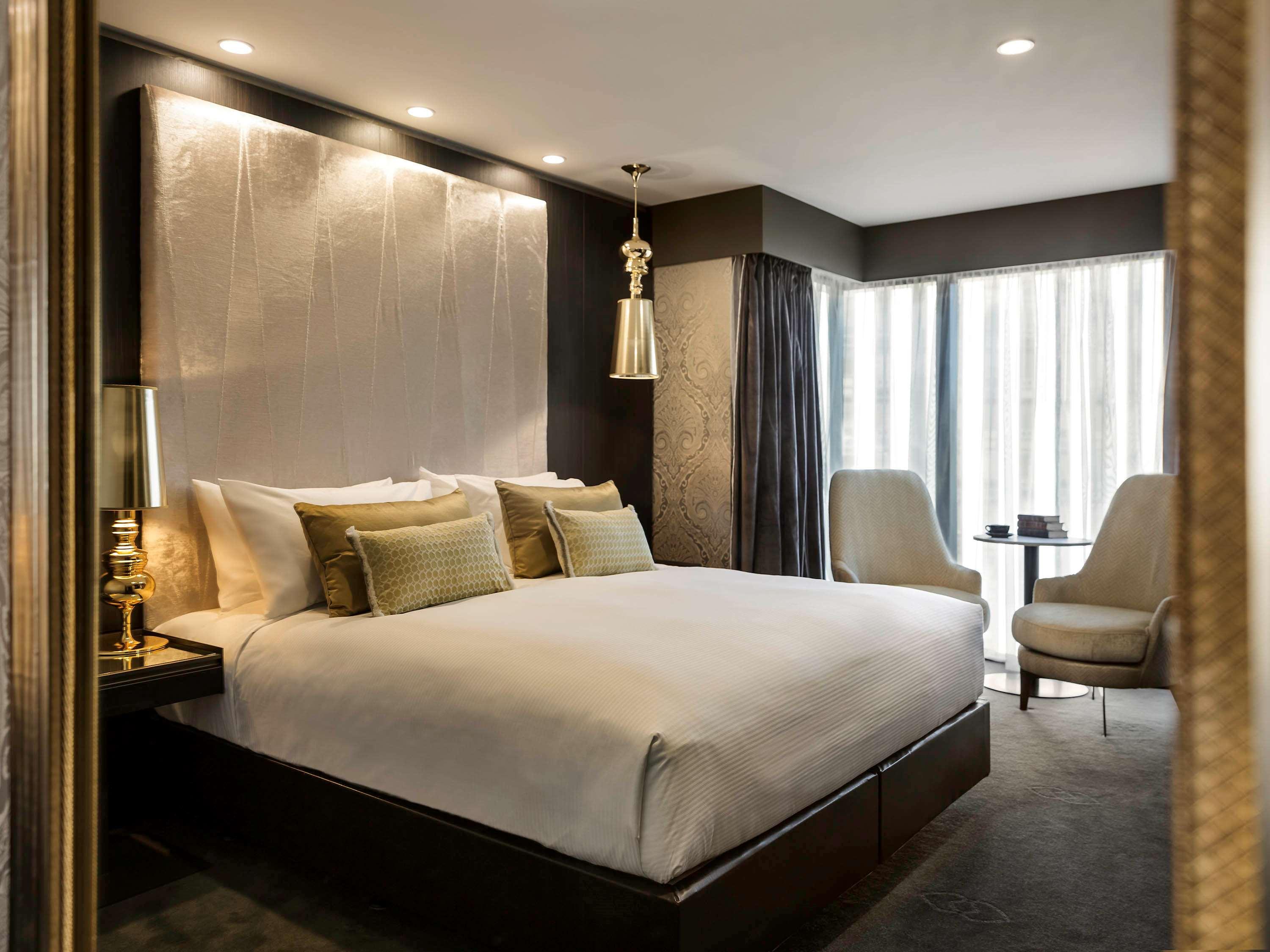 Double Classic Queen Bed