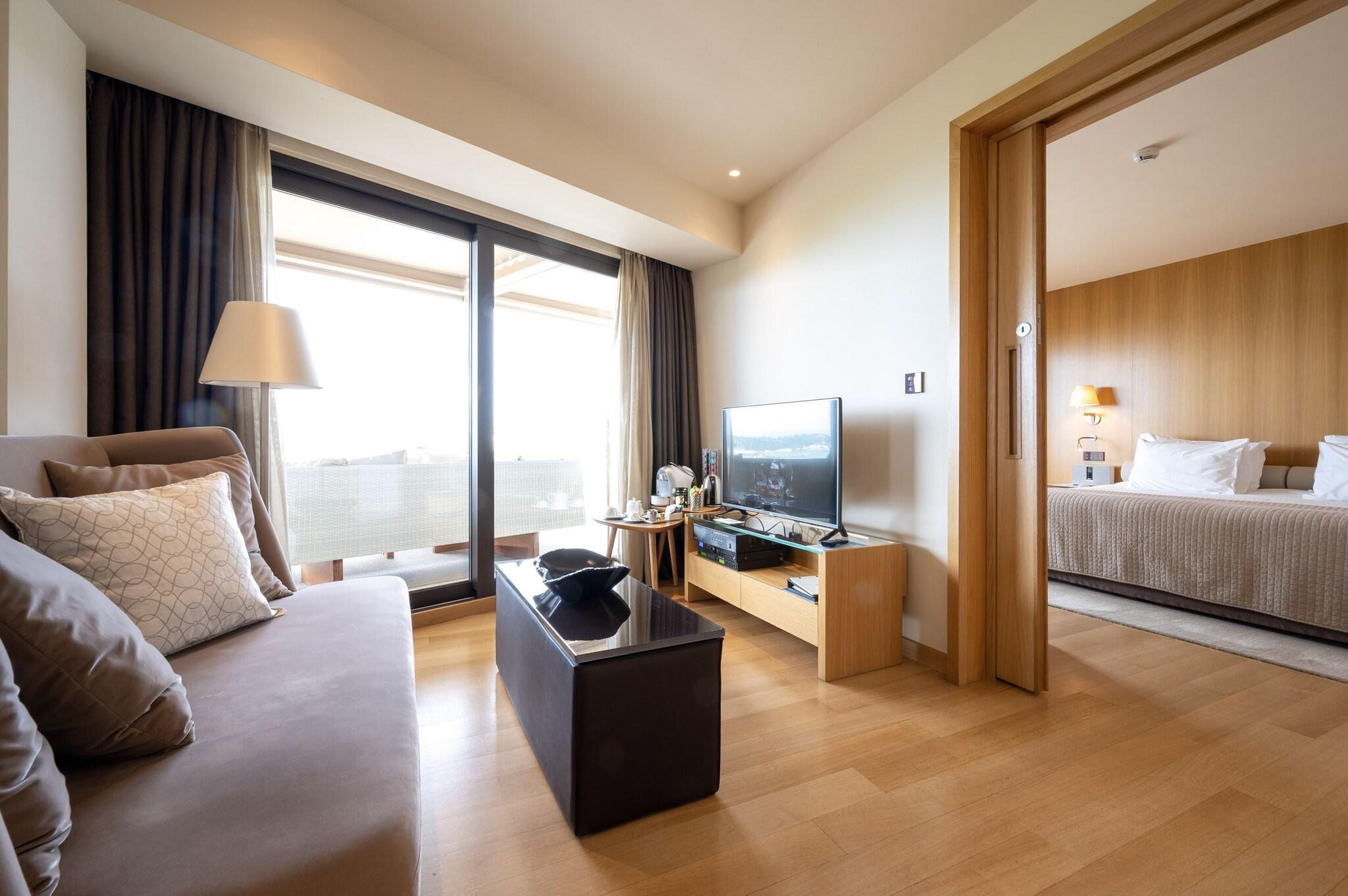 Double Sea View King Bed