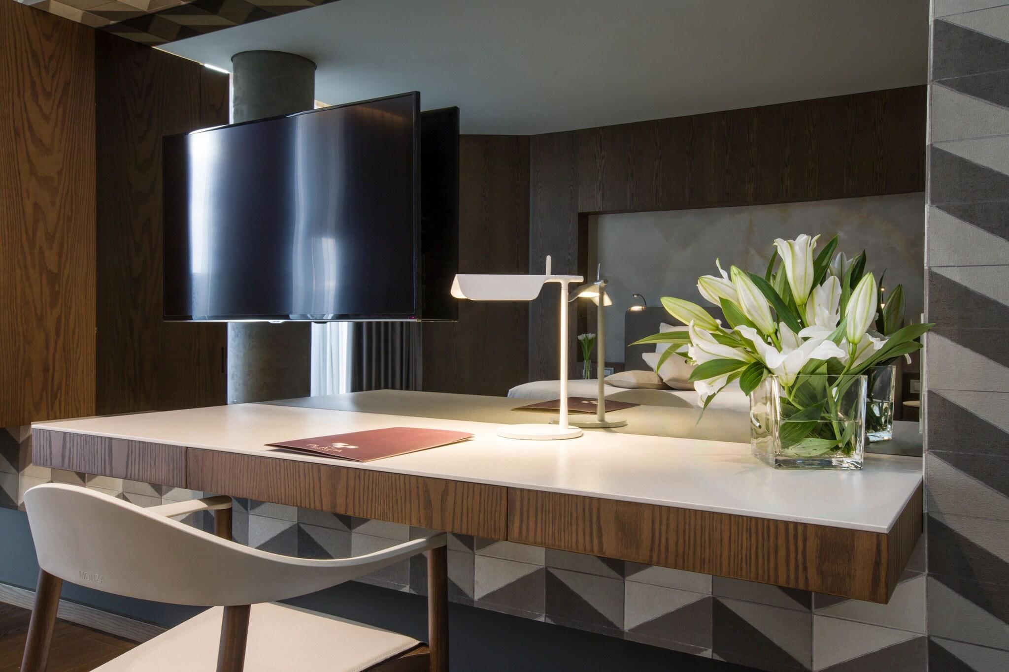 Double Single Superior with Double Bed