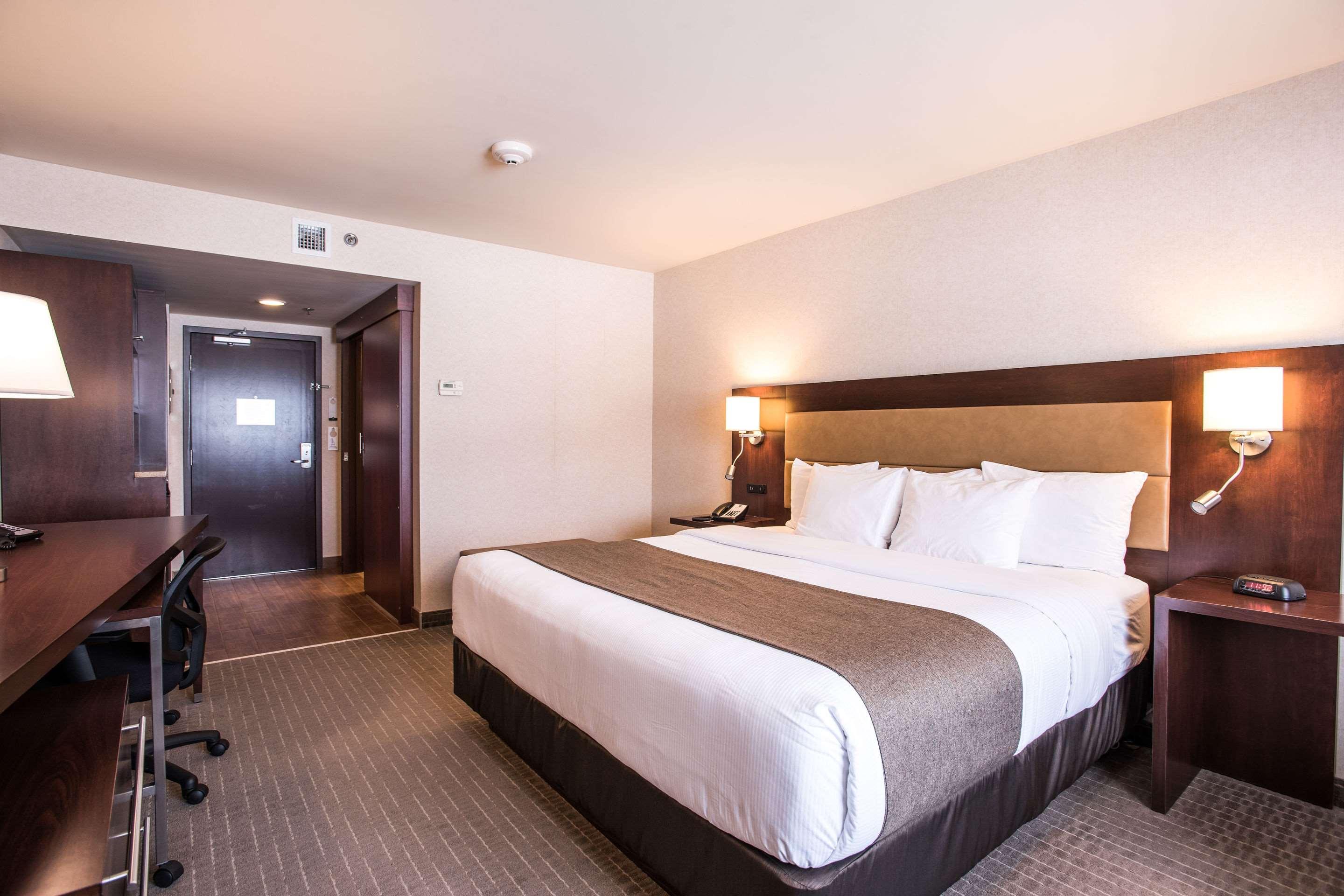 Double King Bed Non Smoking