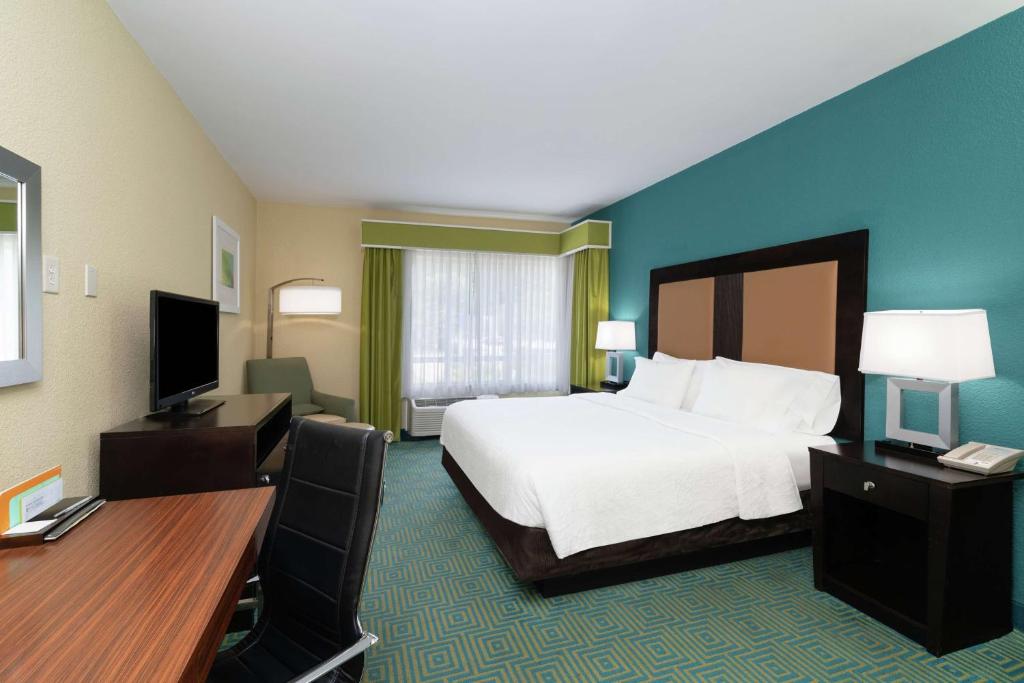 Suite Accessible King Size Bed