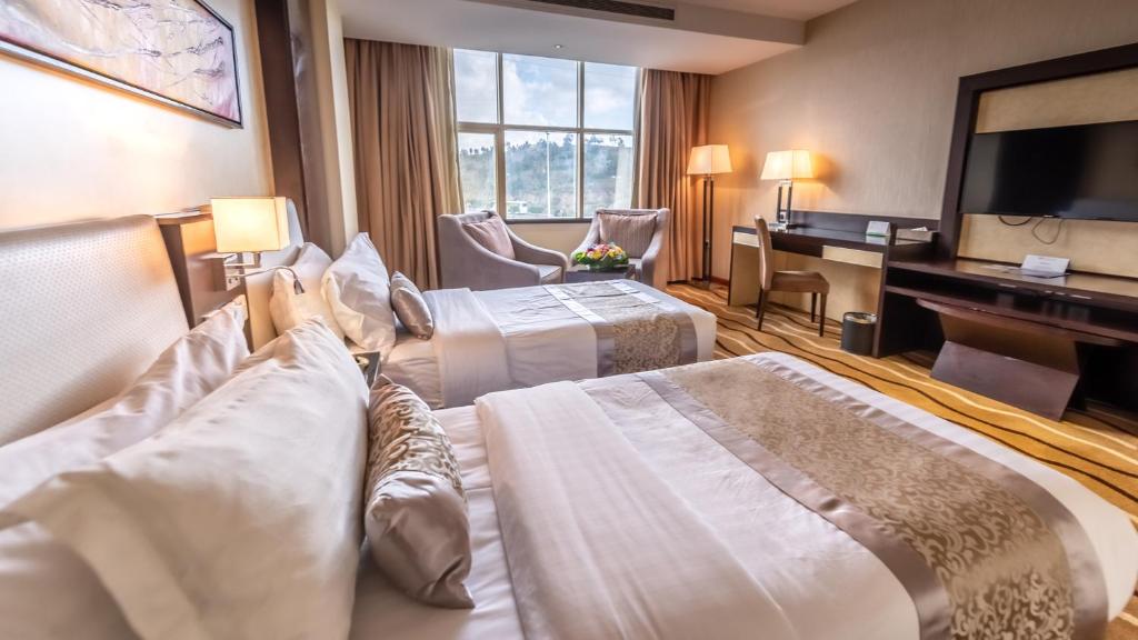 Double Deluxe King Bed