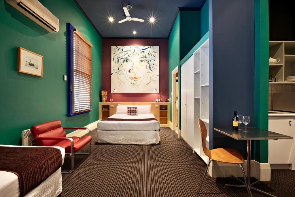 Studio Queen Size Bed