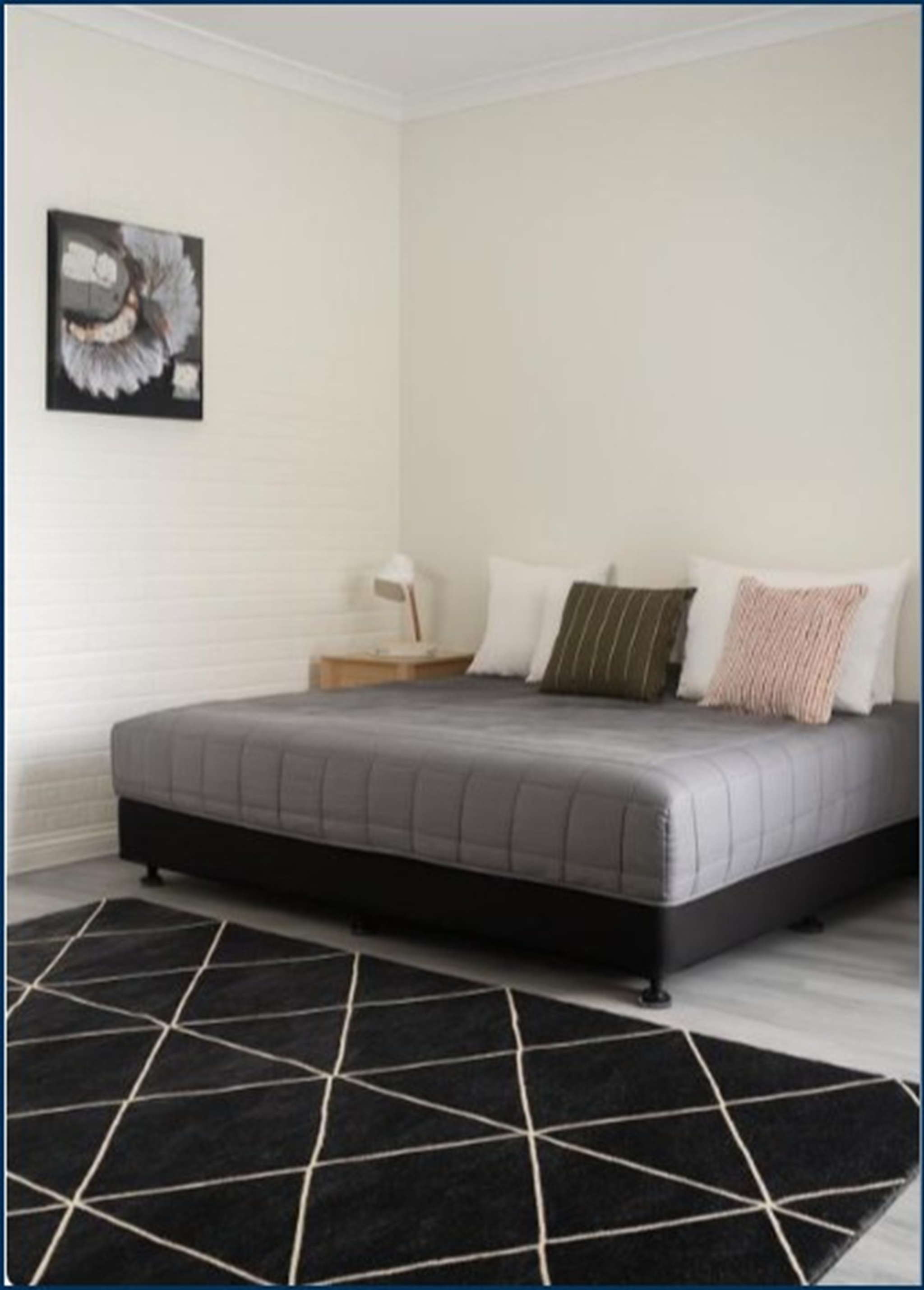 Single Deluxe Queen Bed