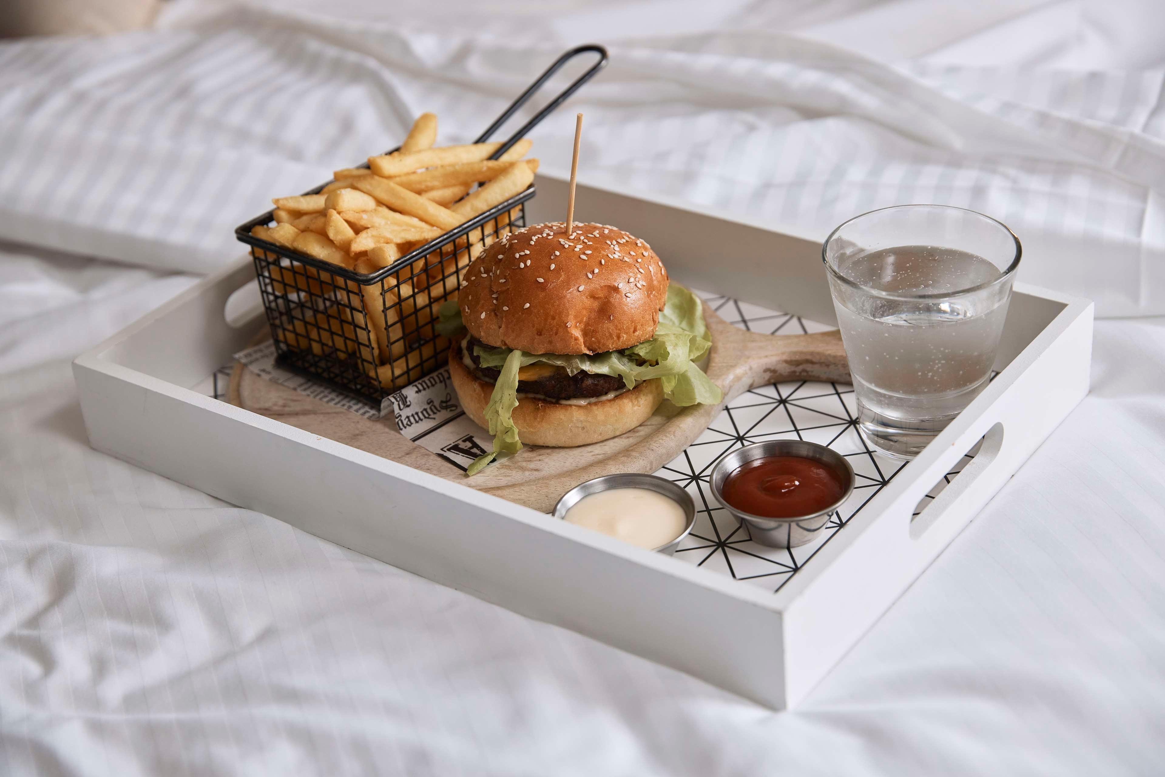 Double Deluxe Queen Bed