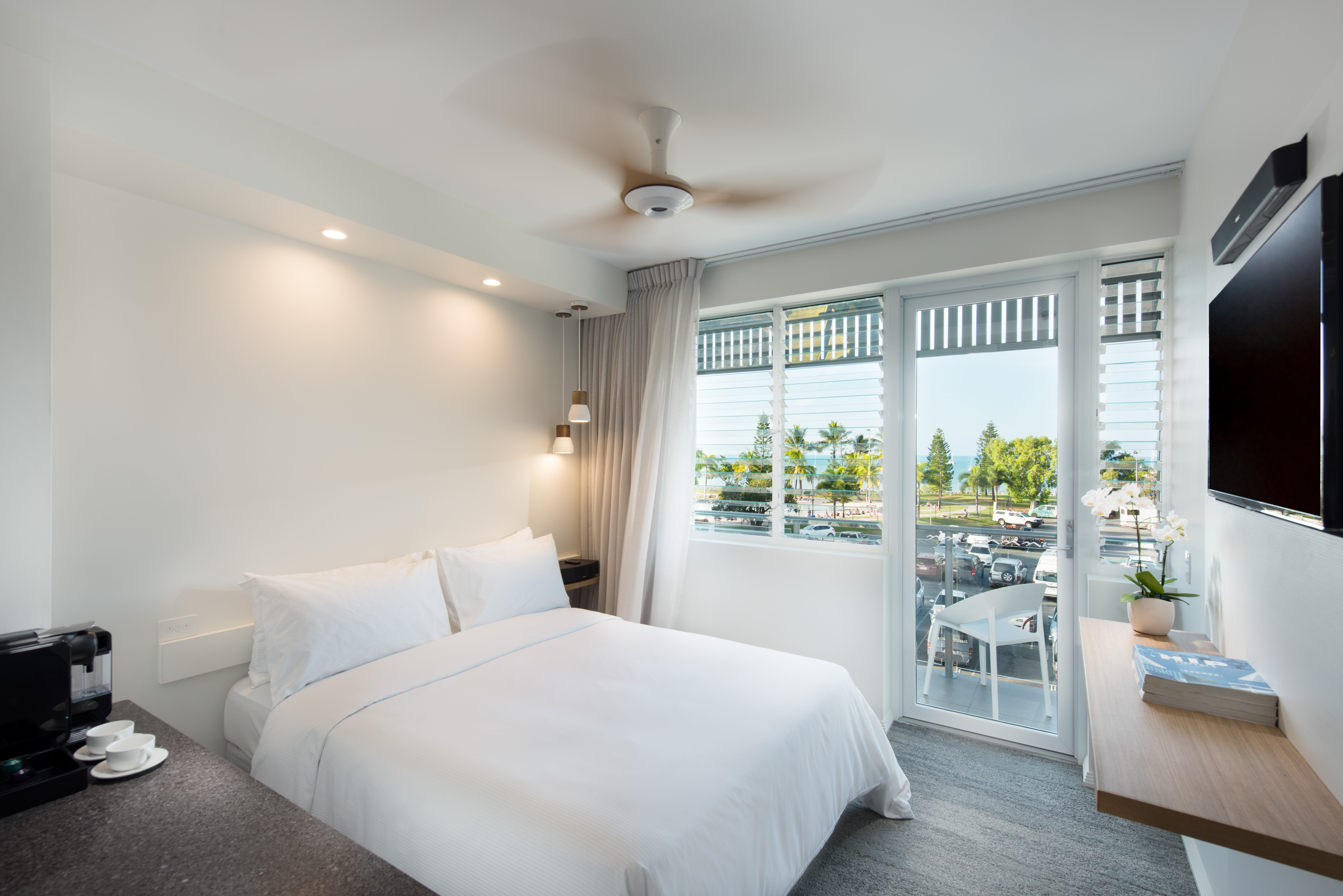 Double Ocean View Queen Bed