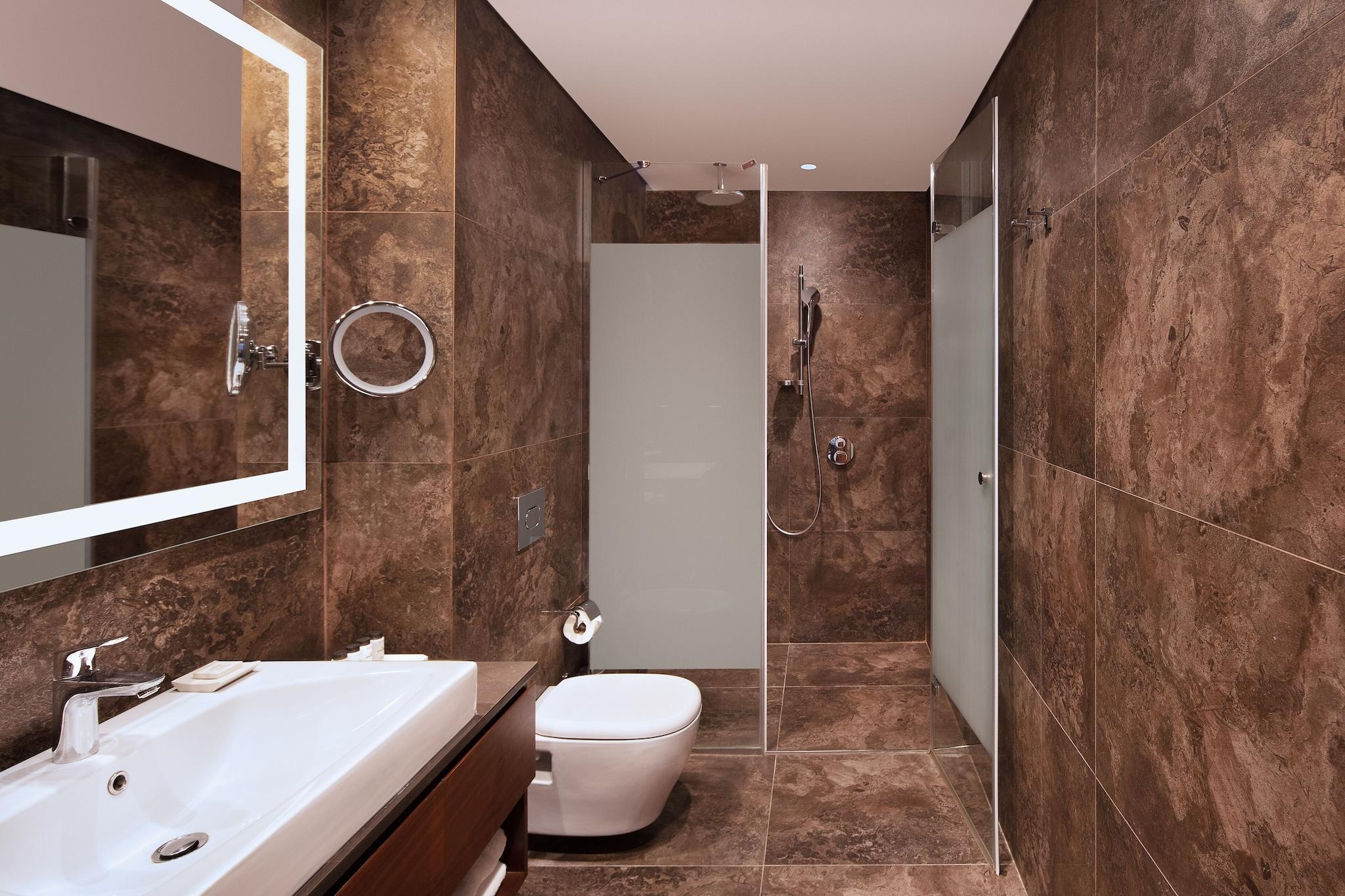 Double Deluxe King Bed