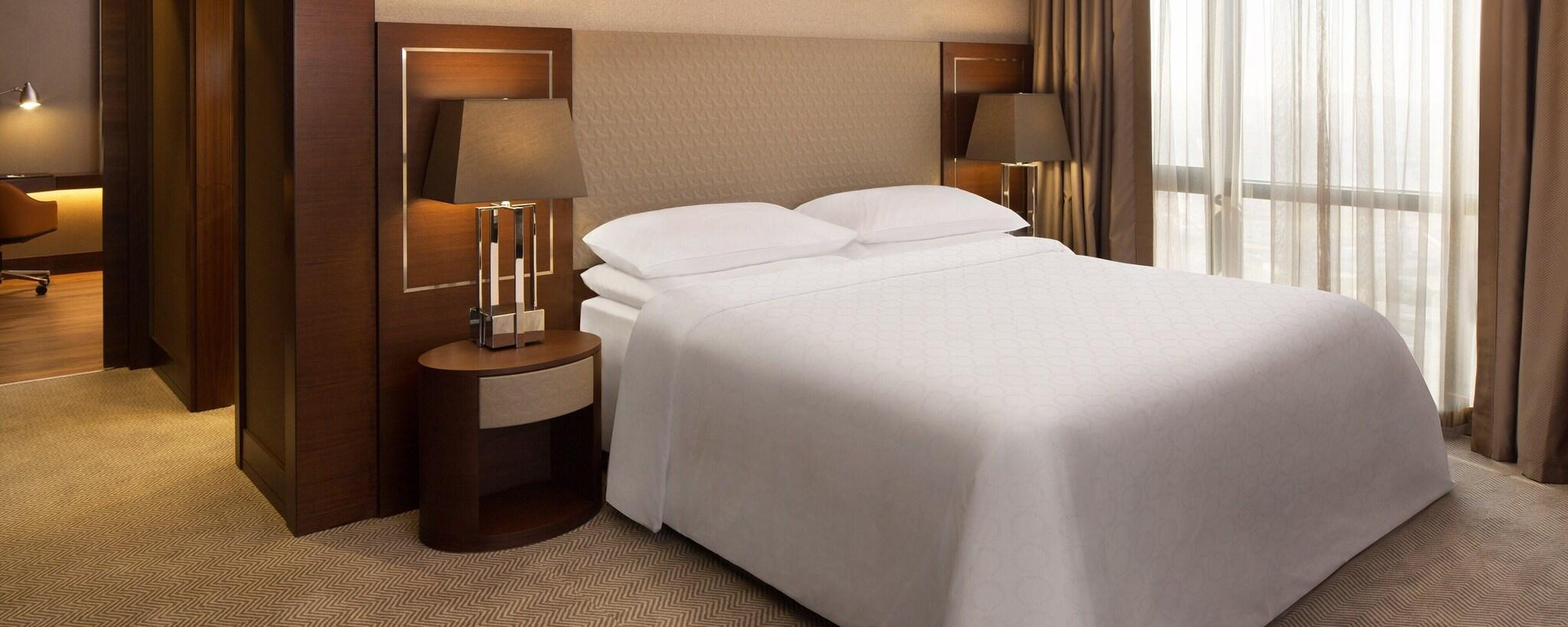 Double Deluxe King Bed