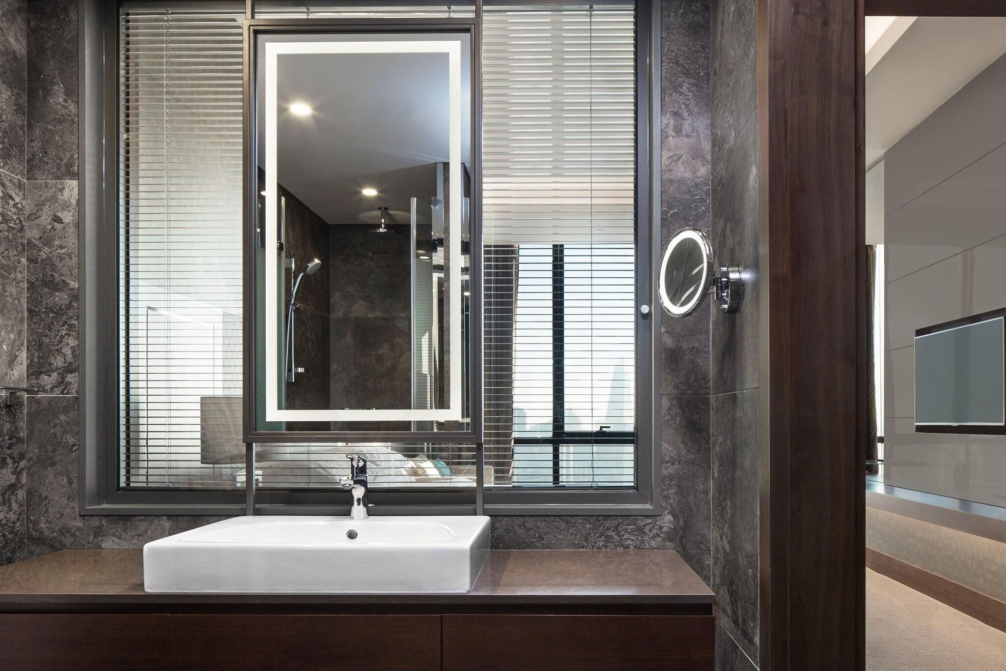 Double Deluxe King Bed