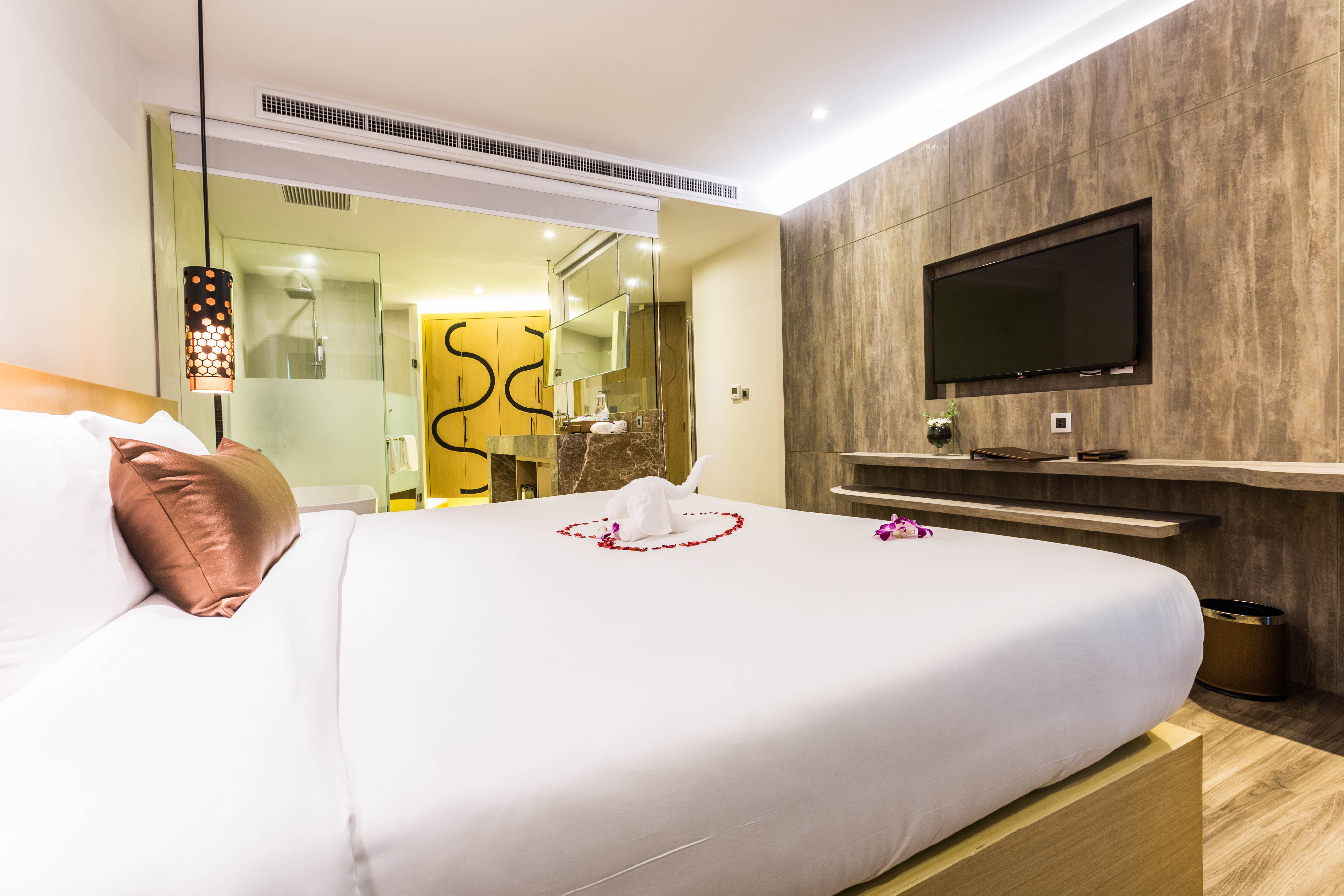 Double or Twin Deluxe Side Sea View