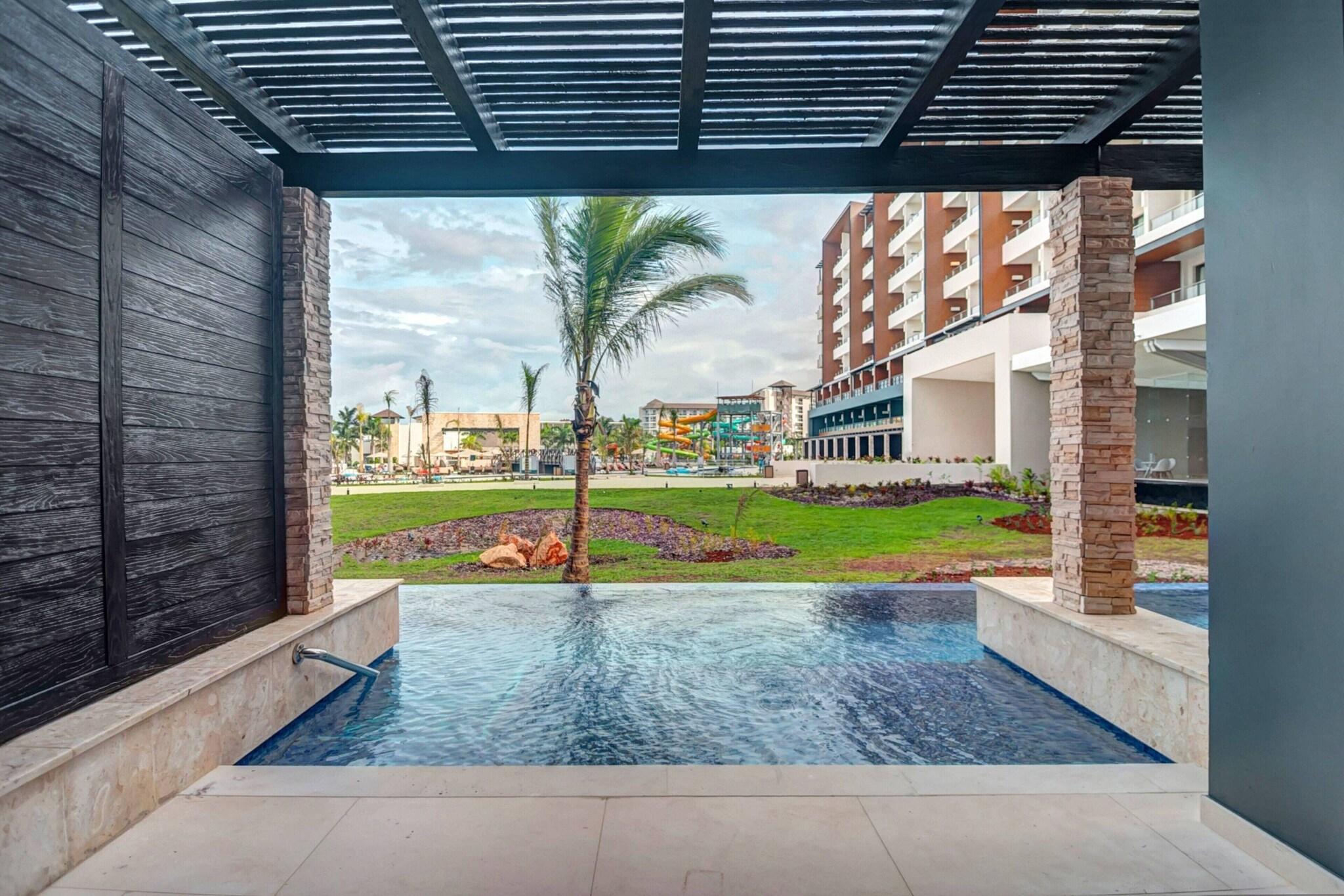 Junior Suite Club King Bed