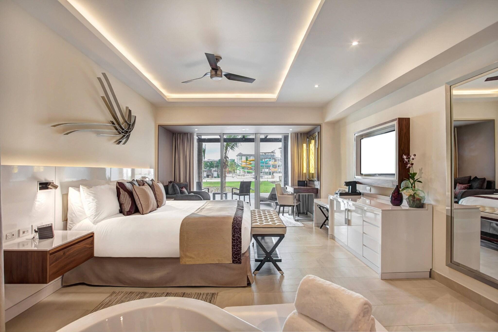 Junior Suite Club King Bed