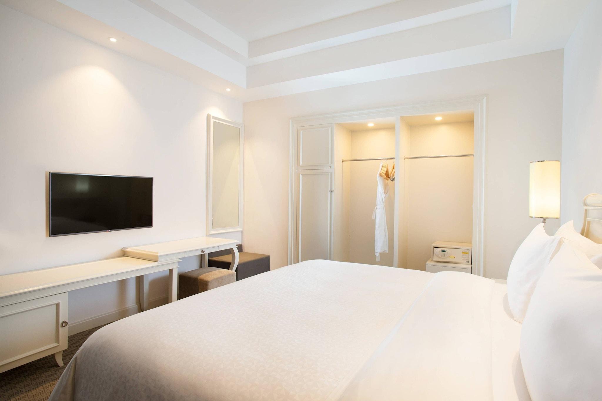 Suite King Bed One Bedroom 