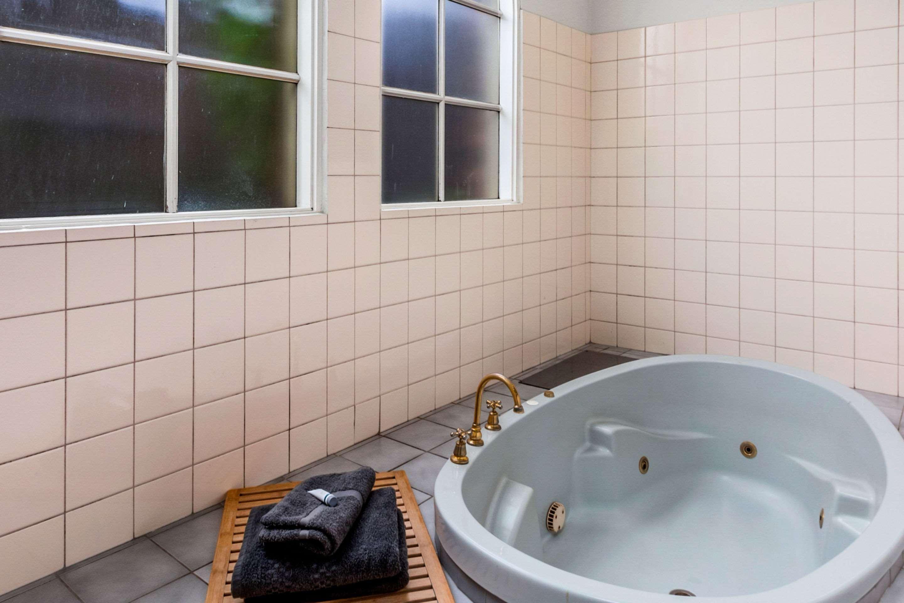 Double King Bed Non Smoking