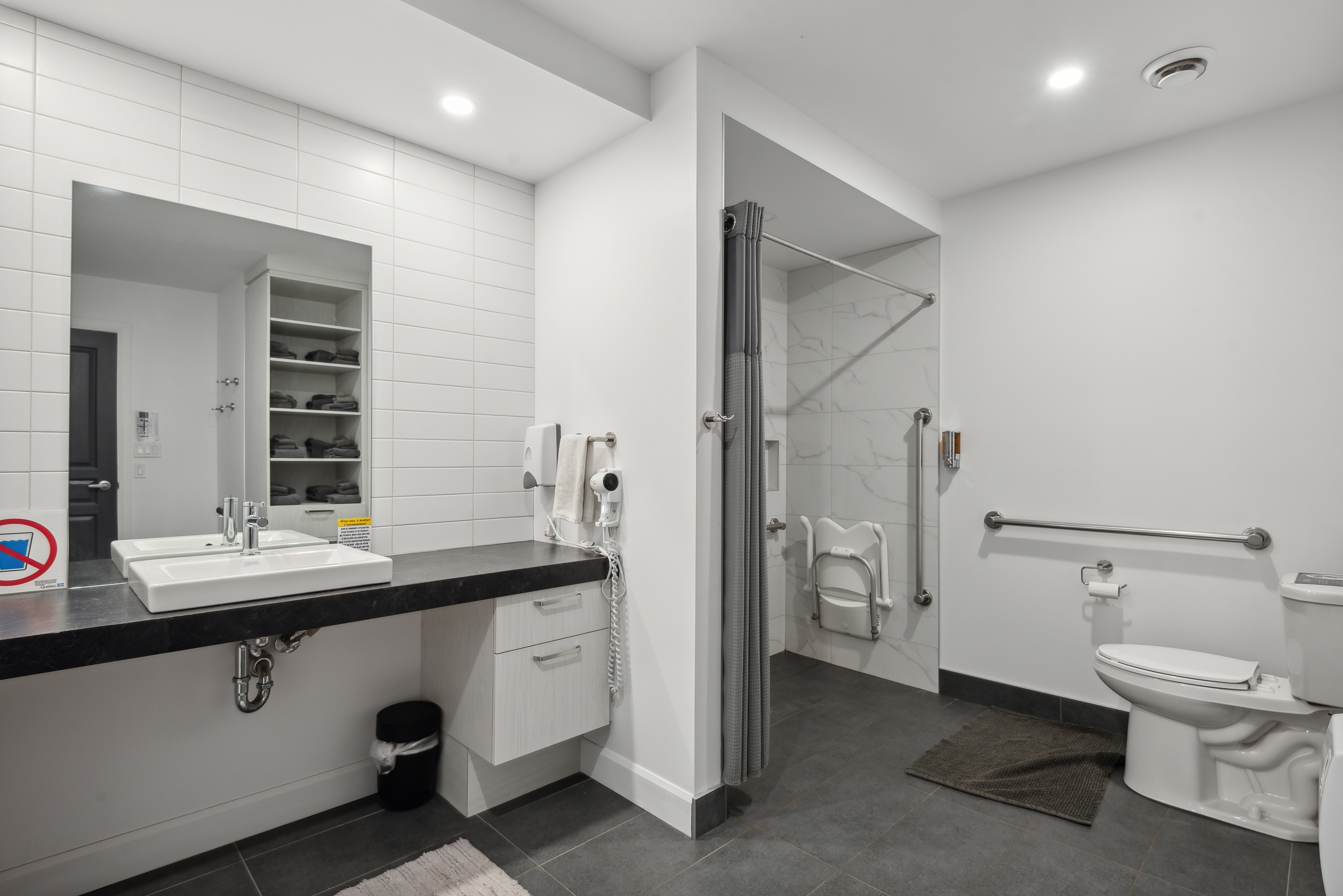 Chalet Three Bedrooms One Bathroom