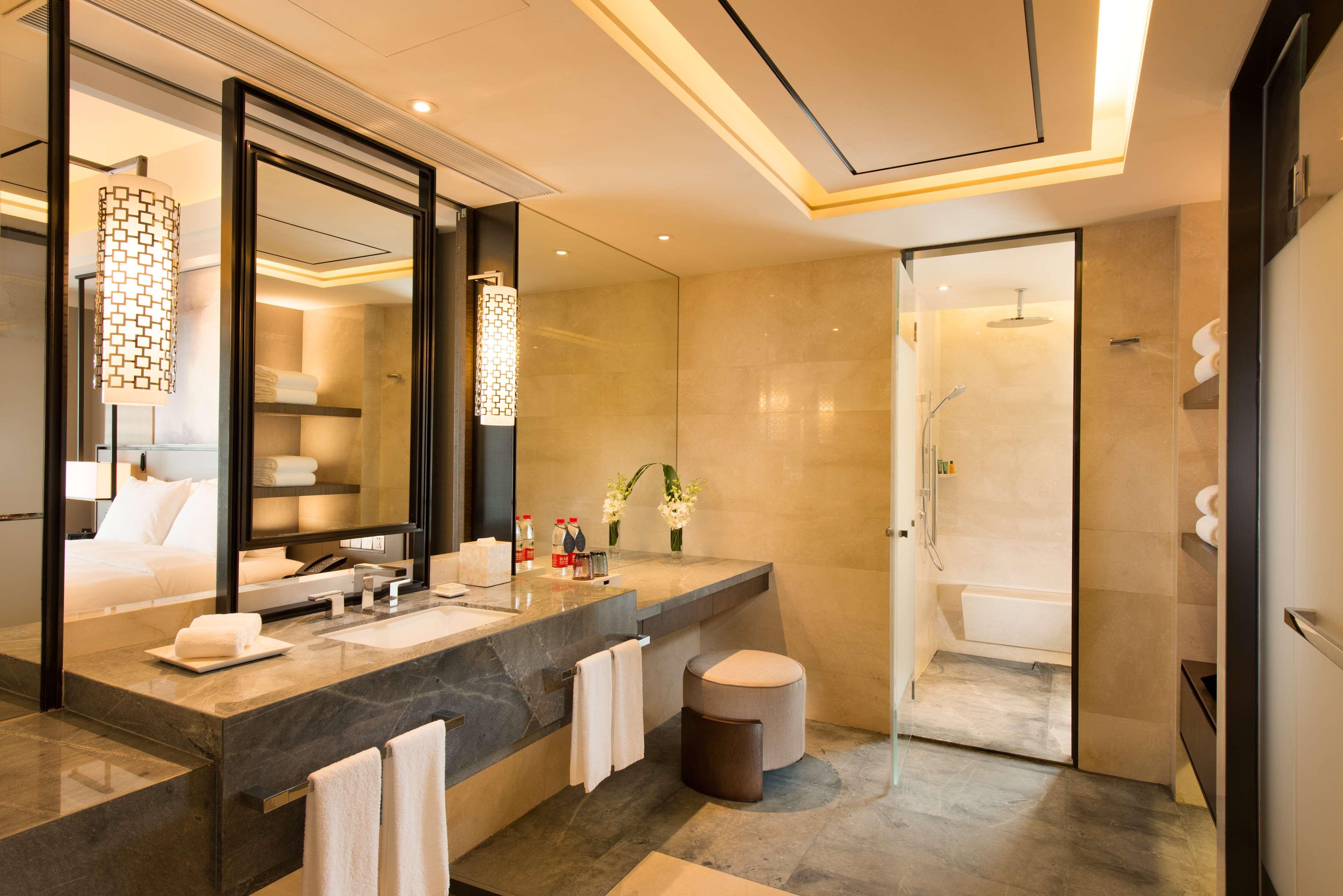 Room Deluxe Lake View